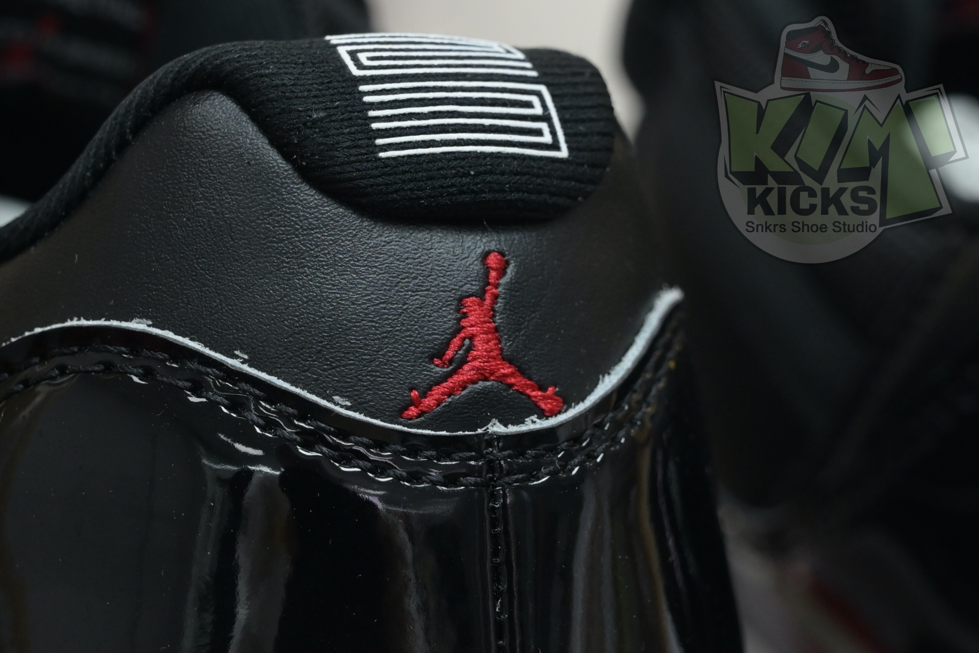 Air Jordan 11 Low“Bred” FV5104-006