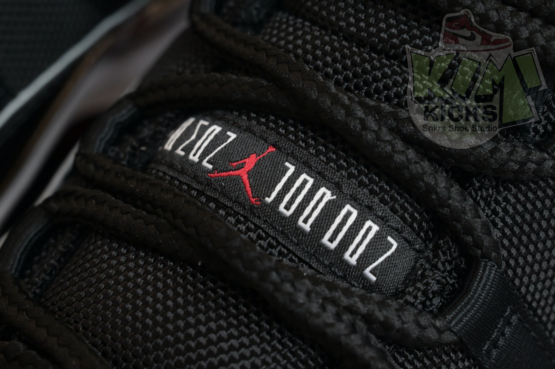 Air Jordan 11 Low“Bred” FV5104-006