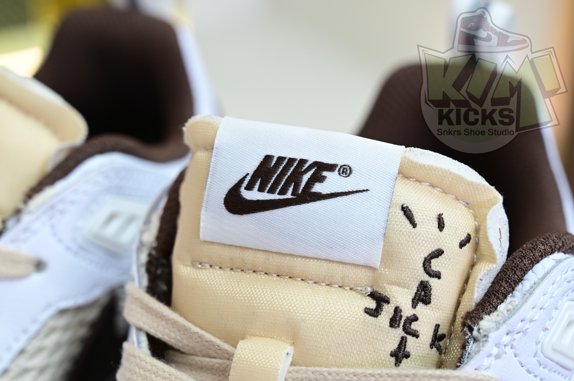 Travis Scott x Nike ZOOM Field JAXX“White/ Light Chocolate”HQ3073-100