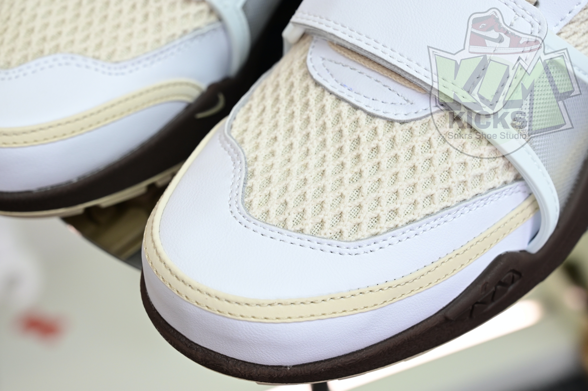 Travis Scott x Nike ZOOM Field JAXX“White/ Light Chocolate”HQ3073-100