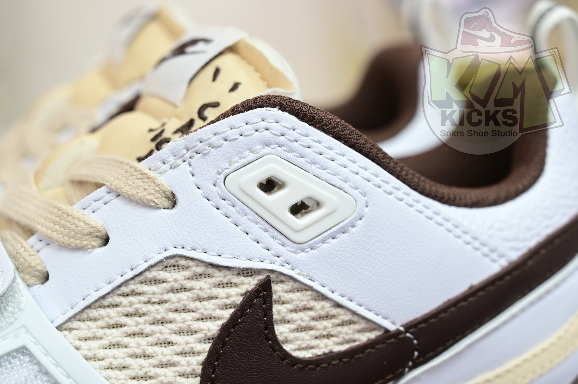 Travis Scott x Nike ZOOM Field JAXX“White/ Light Chocolate”HQ3073-100