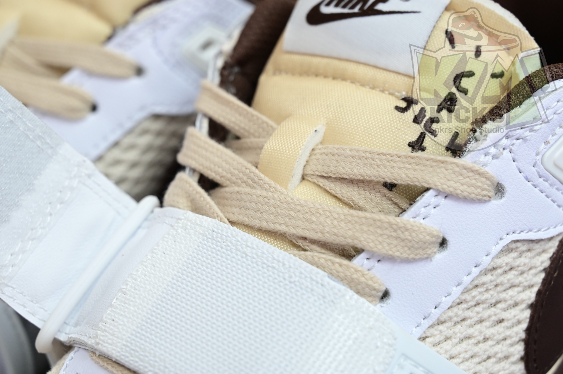 Travis Scott x Nike ZOOM Field JAXX“White/ Light Chocolate”HQ3073-100