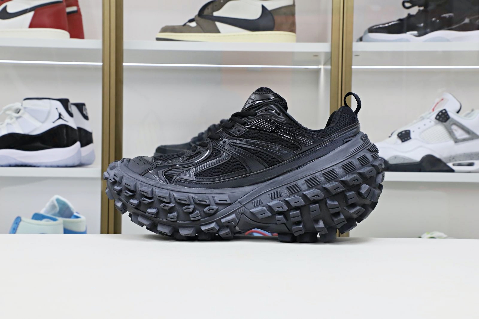 Balenciaga  Defender