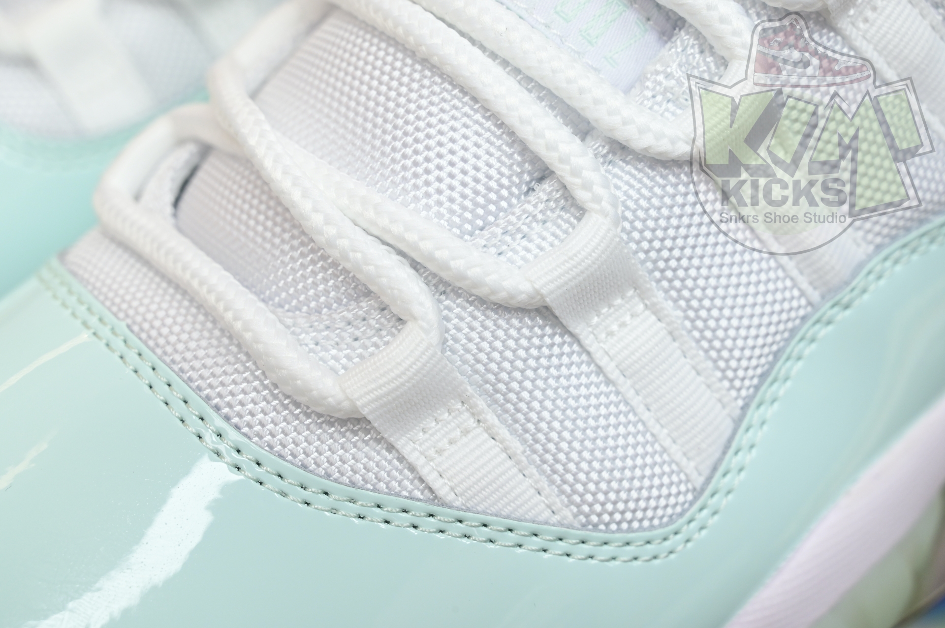 Air Jordan 11 LOW  AH7860-103