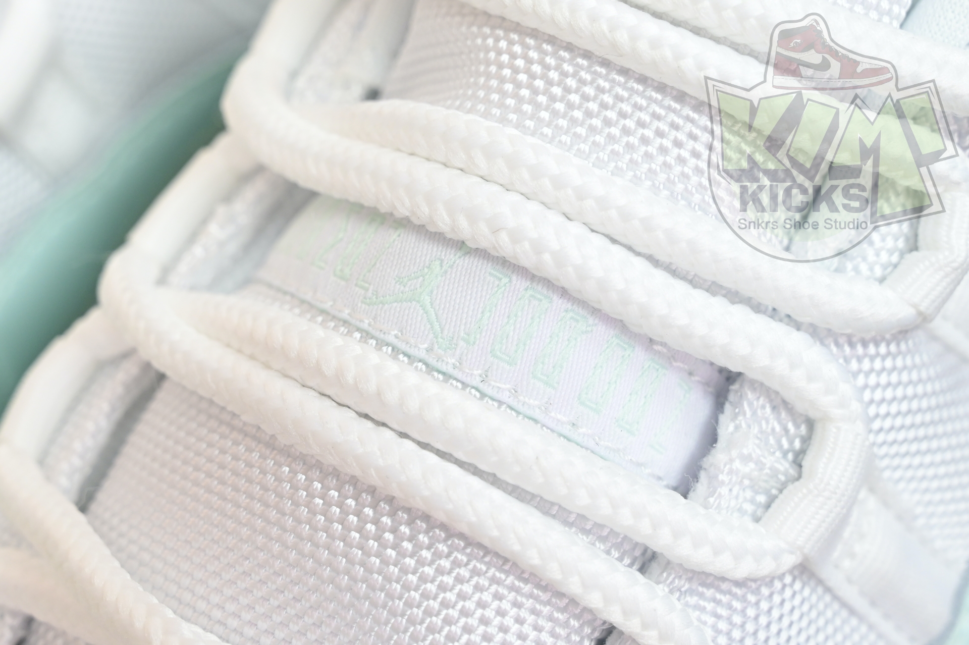 Air Jordan 11 LOW  AH7860-103