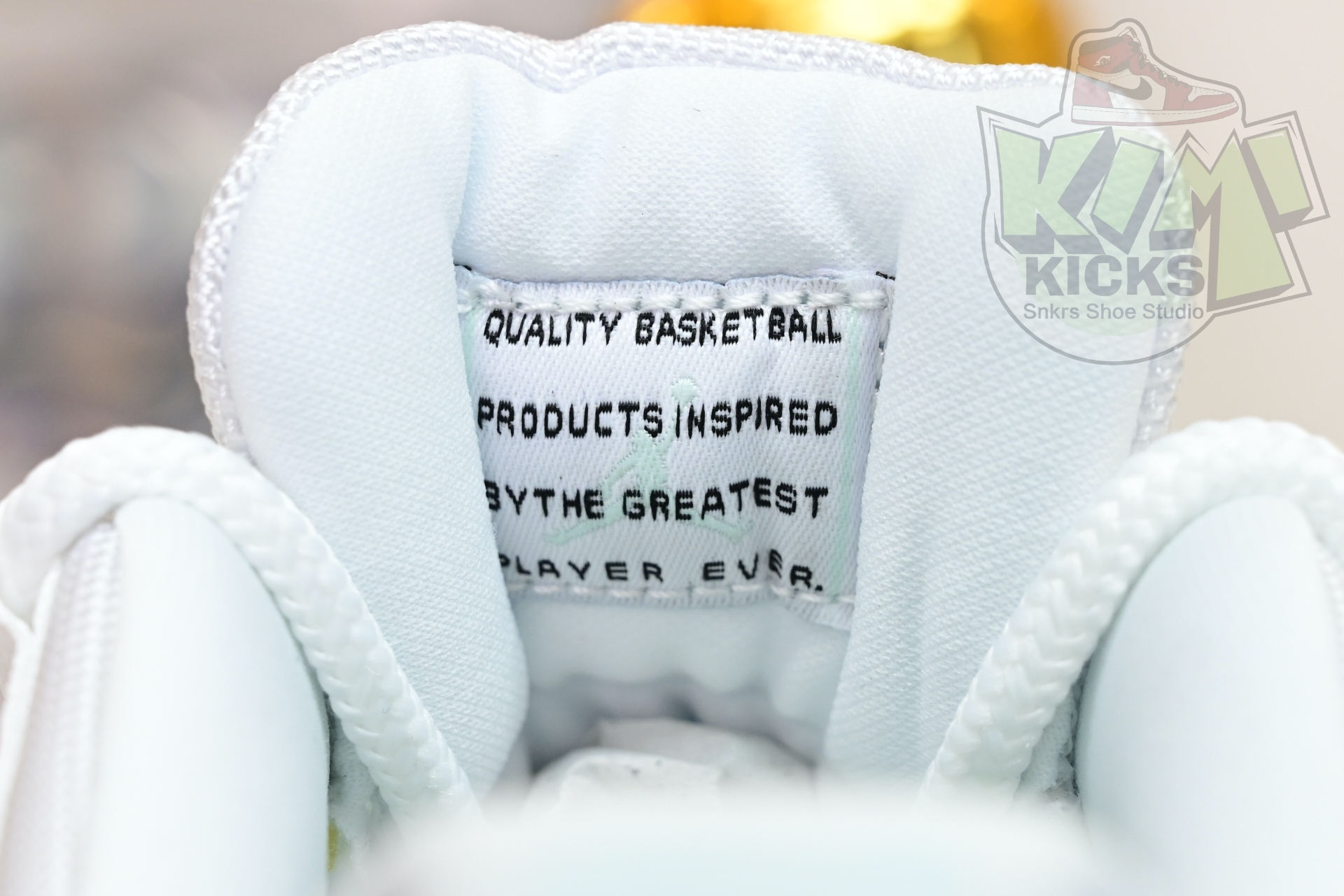 Air Jordan 11 LOW  AH7860-103