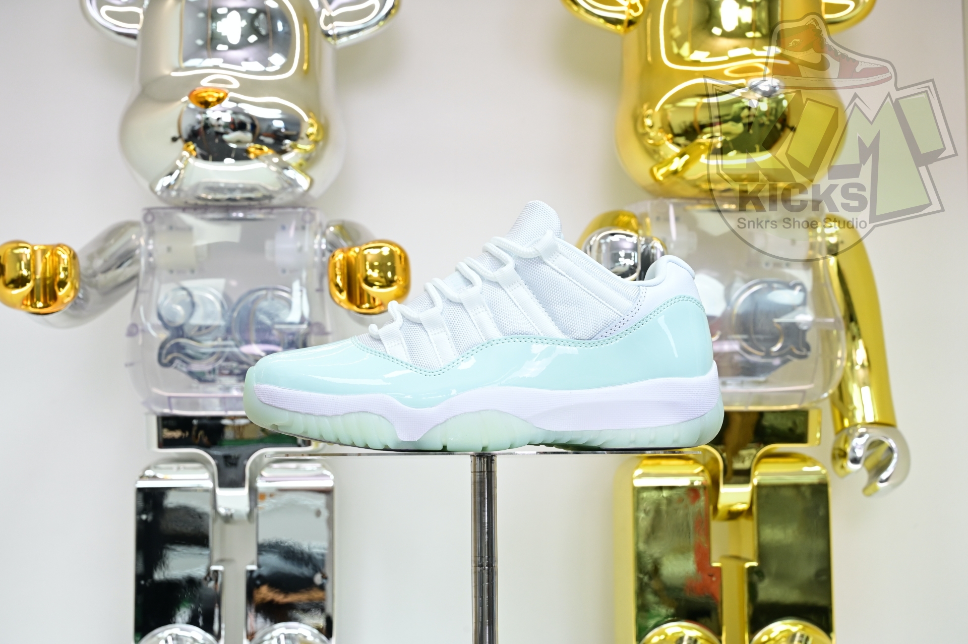Air Jordan 11 LOW  AH7860-103