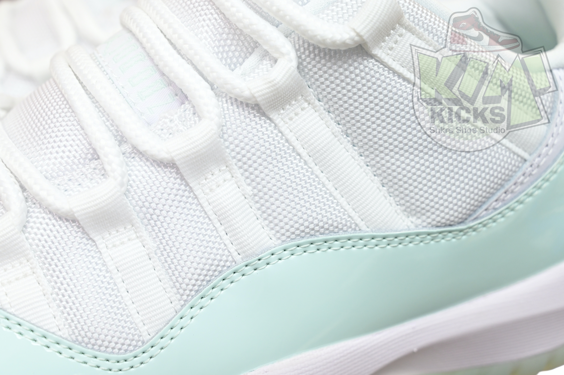 Air Jordan 11 LOW  AH7860-103