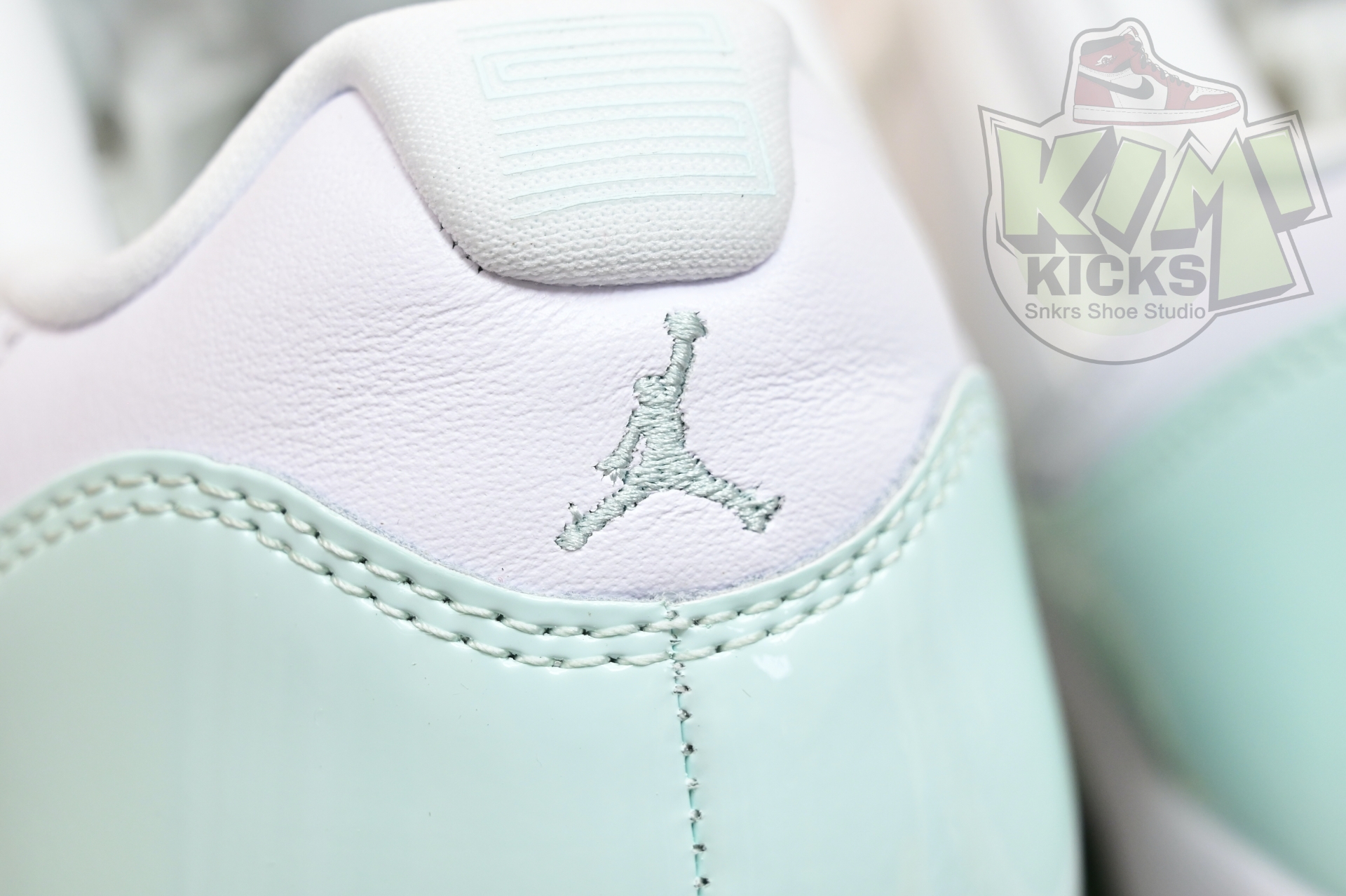 Air Jordan 11 LOW  AH7860-103