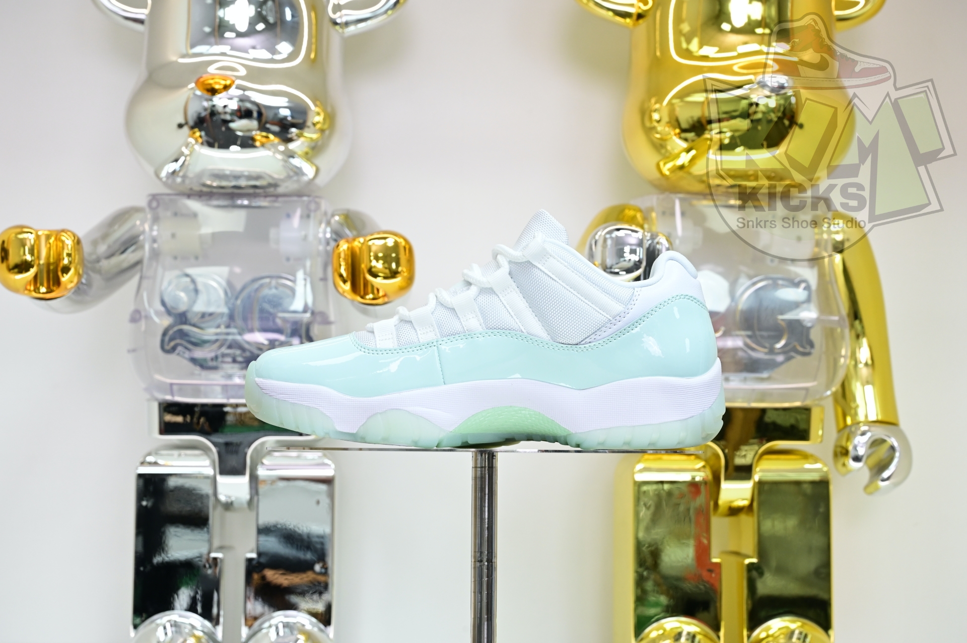Air Jordan 11 LOW  AH7860-103