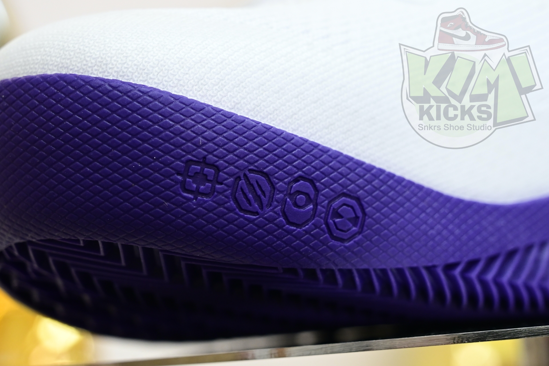 Nike Zoom Kobe 8 PROTROBTANC COURT PURPLE    HF7485 001