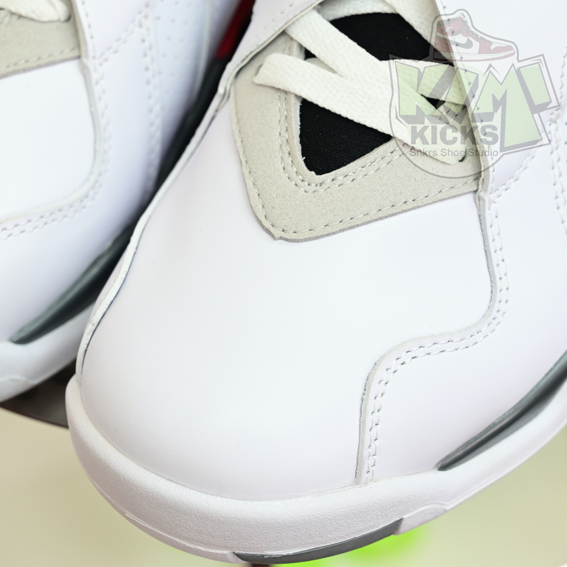 Air Jordan 8 Retro Bugs Bunny  305381-103