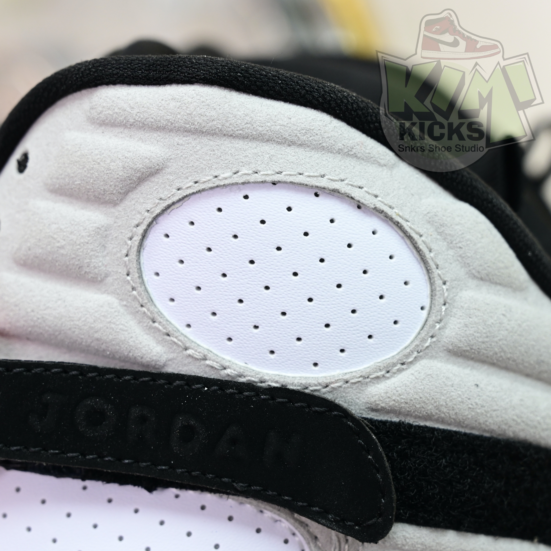 Air Jordan 8 Retro Bugs Bunny  305381-103