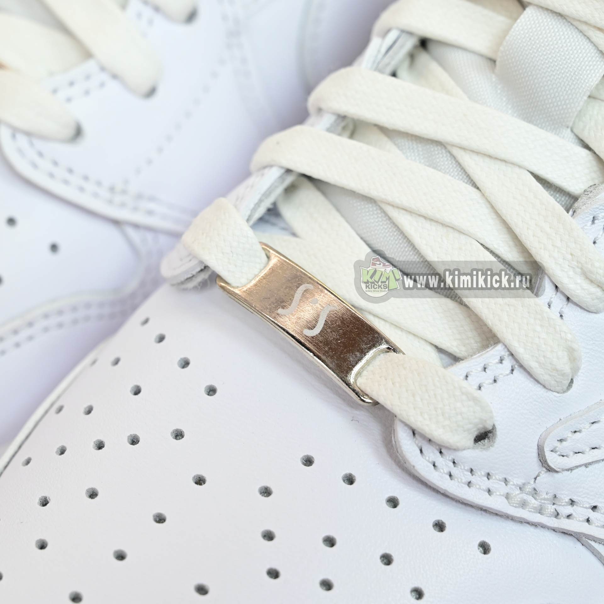 Travis Scott  x Air Jordan 1 TD1228-111