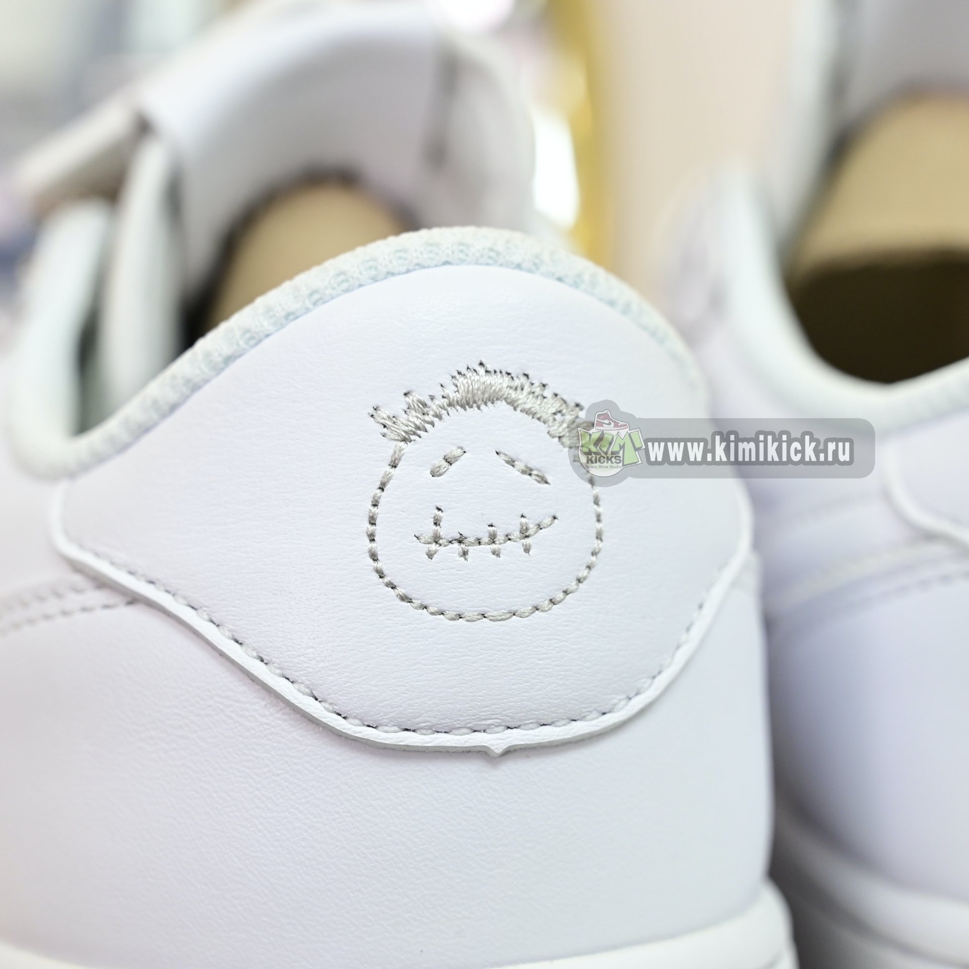 Travis Scott  x Air Jordan 1 TD1228-111