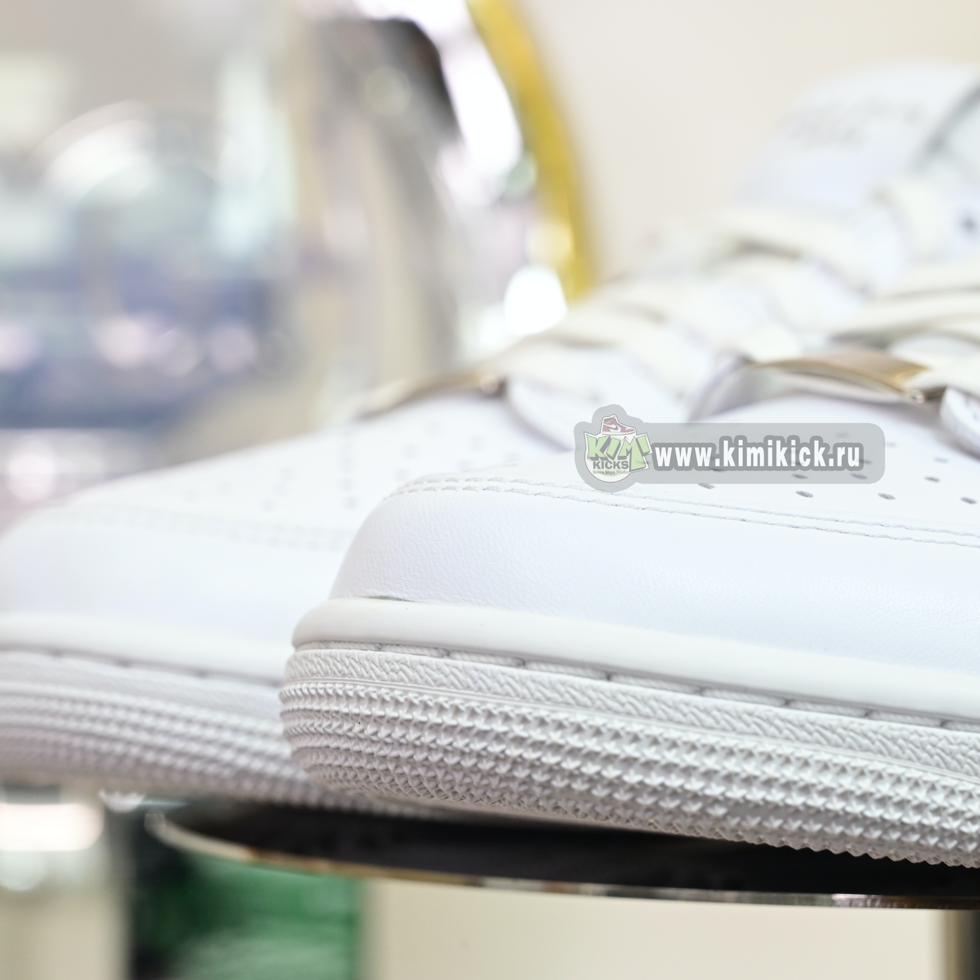 Travis Scott  x Air Jordan 1 TD1228-111