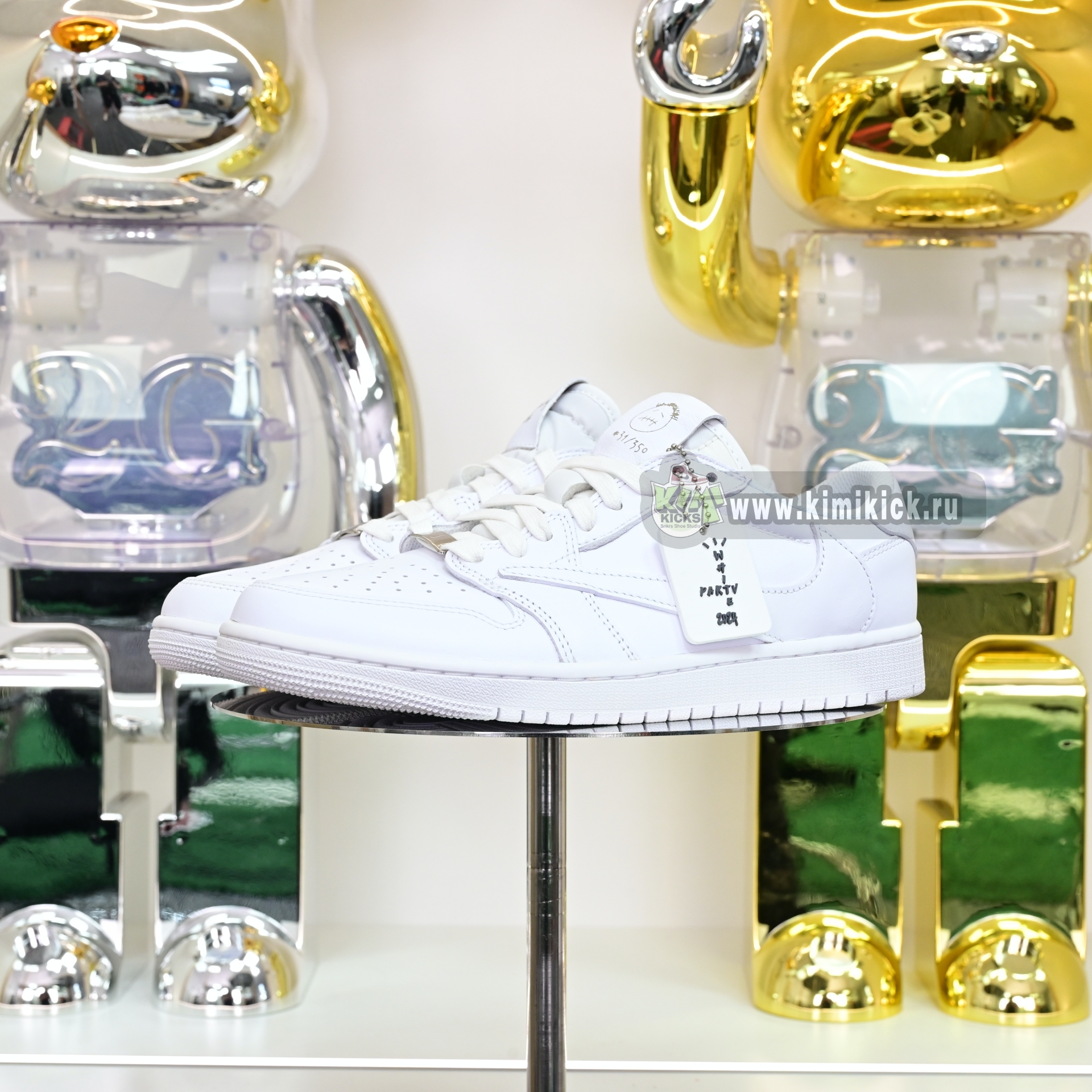 Travis Scott  x Air Jordan 1 TD1228-111