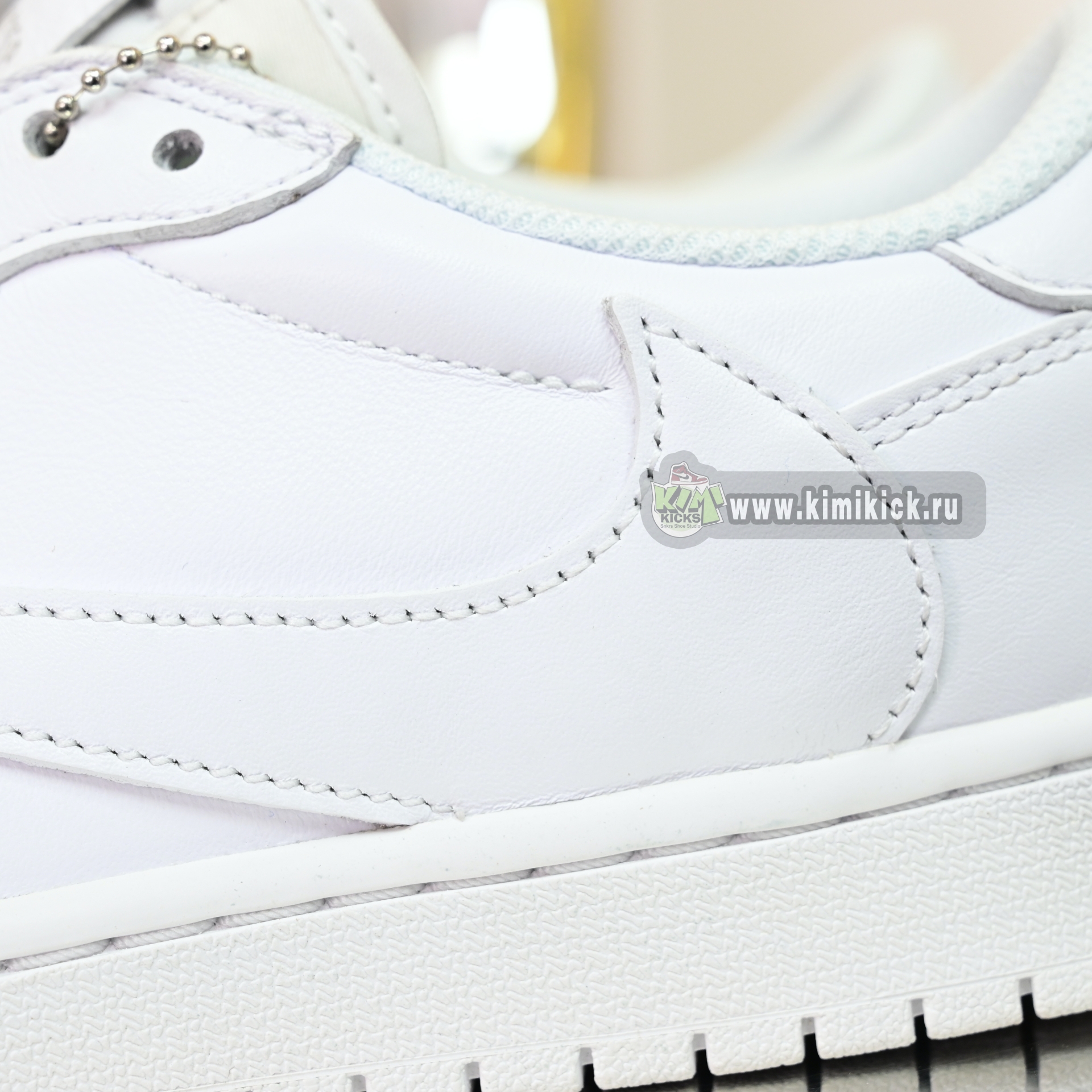 Travis Scott  x Air Jordan 1 TD1228-111