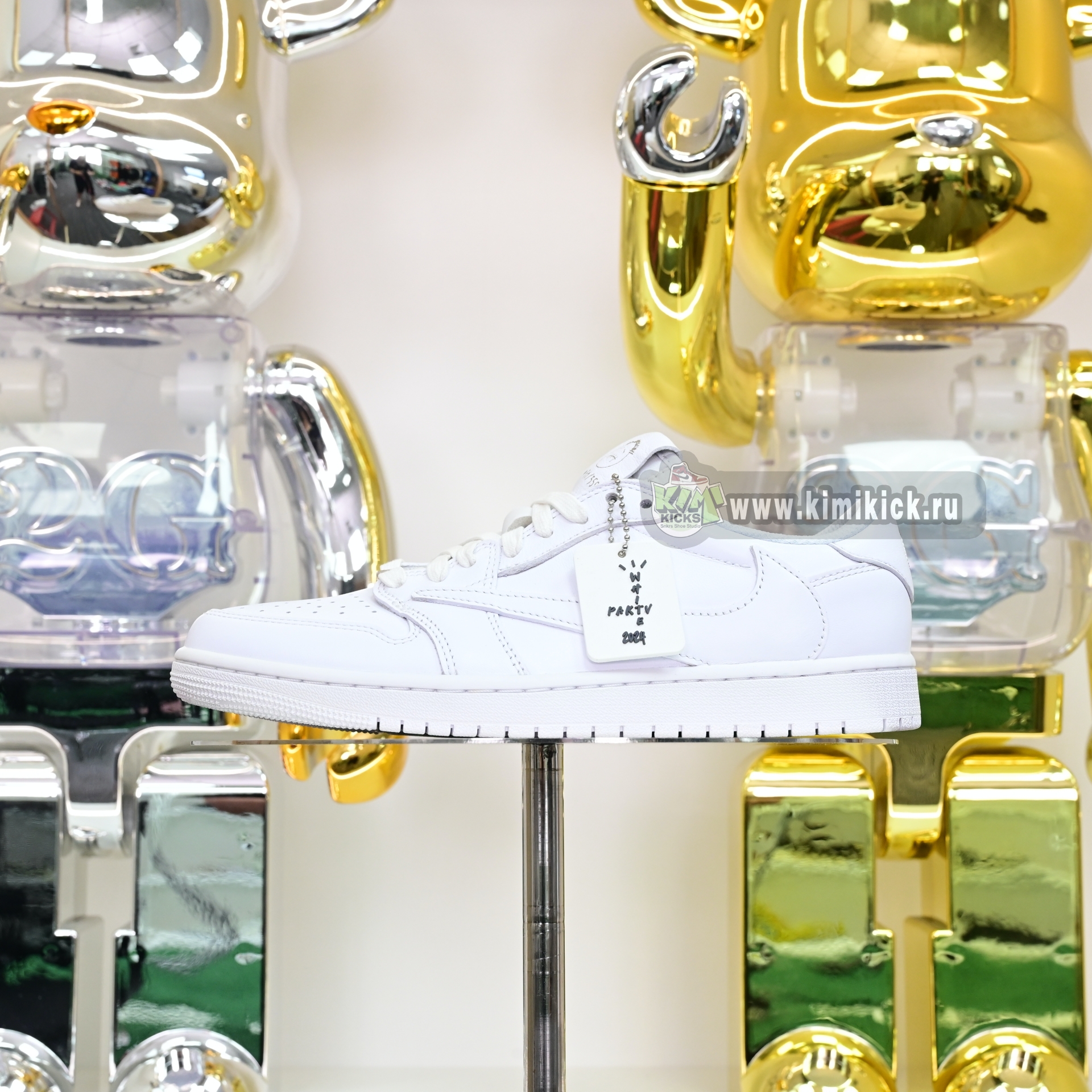 Travis Scott  x Air Jordan 1 TD1228-111