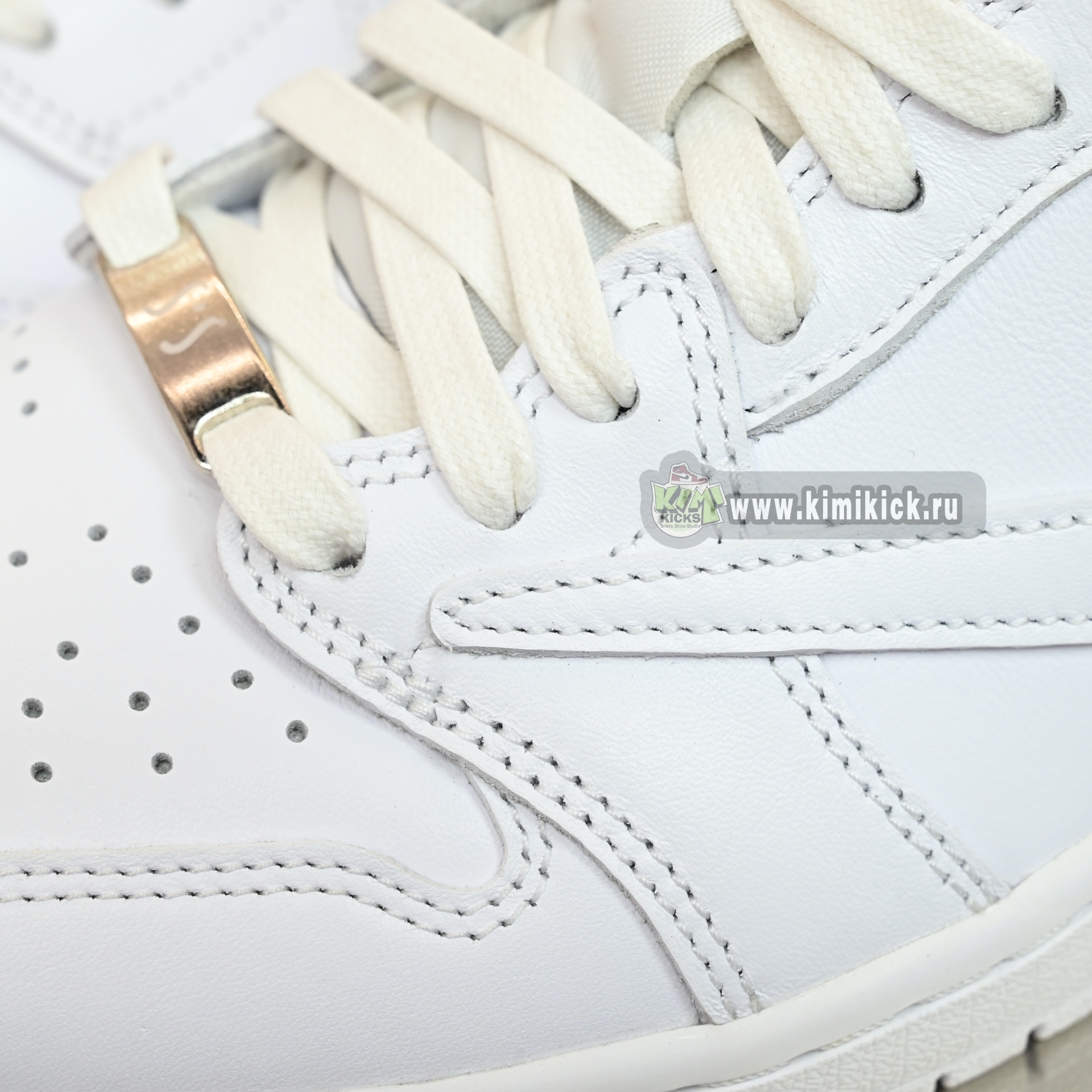 Travis Scott  x Air Jordan 1 TD1228-111