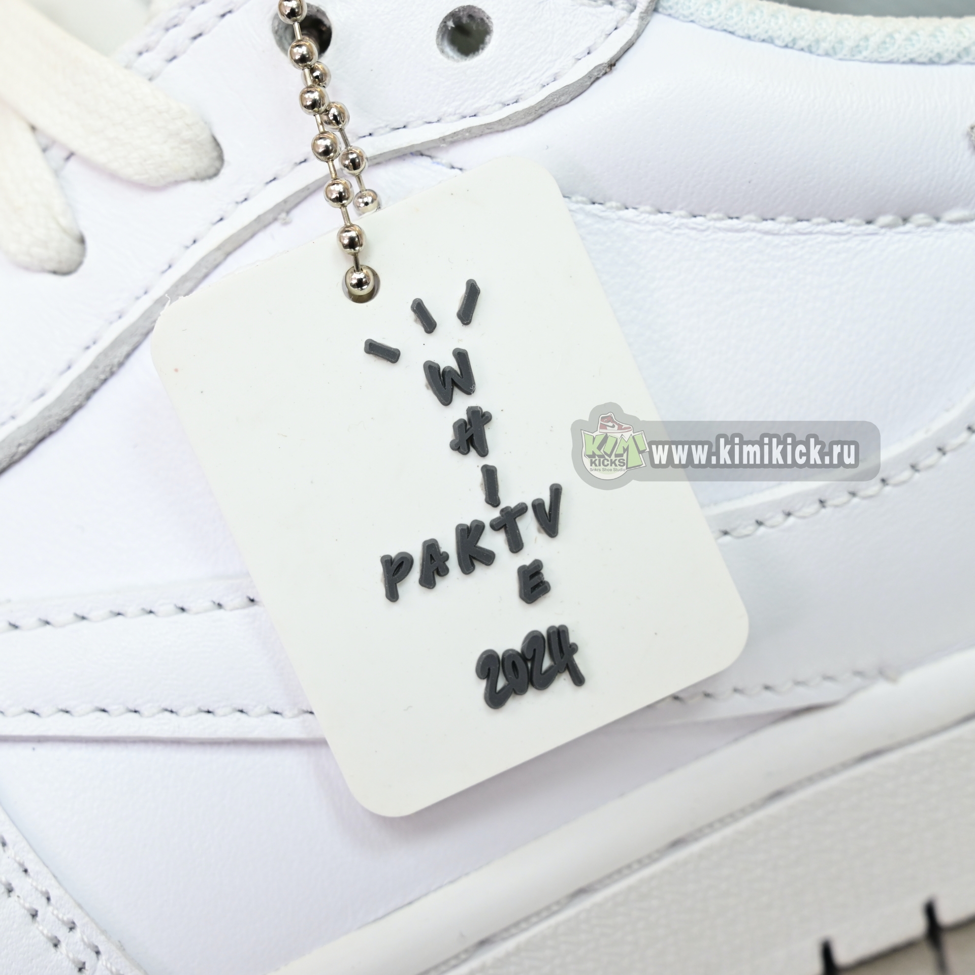 Travis Scott  x Air Jordan 1 TD1228-111