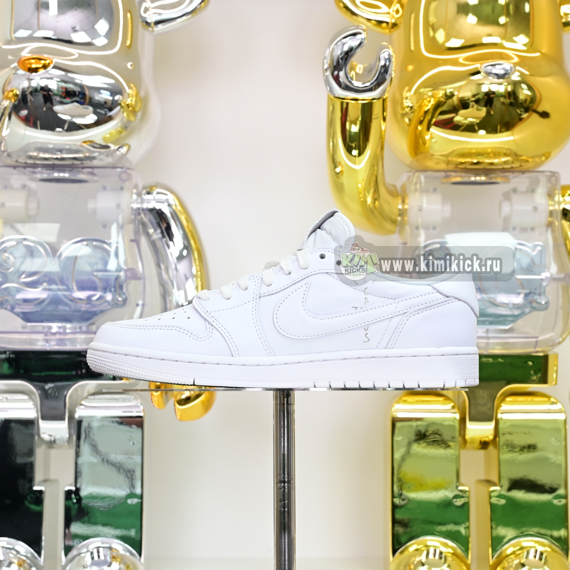 Travis Scott  x Air Jordan 1 TD1228-111