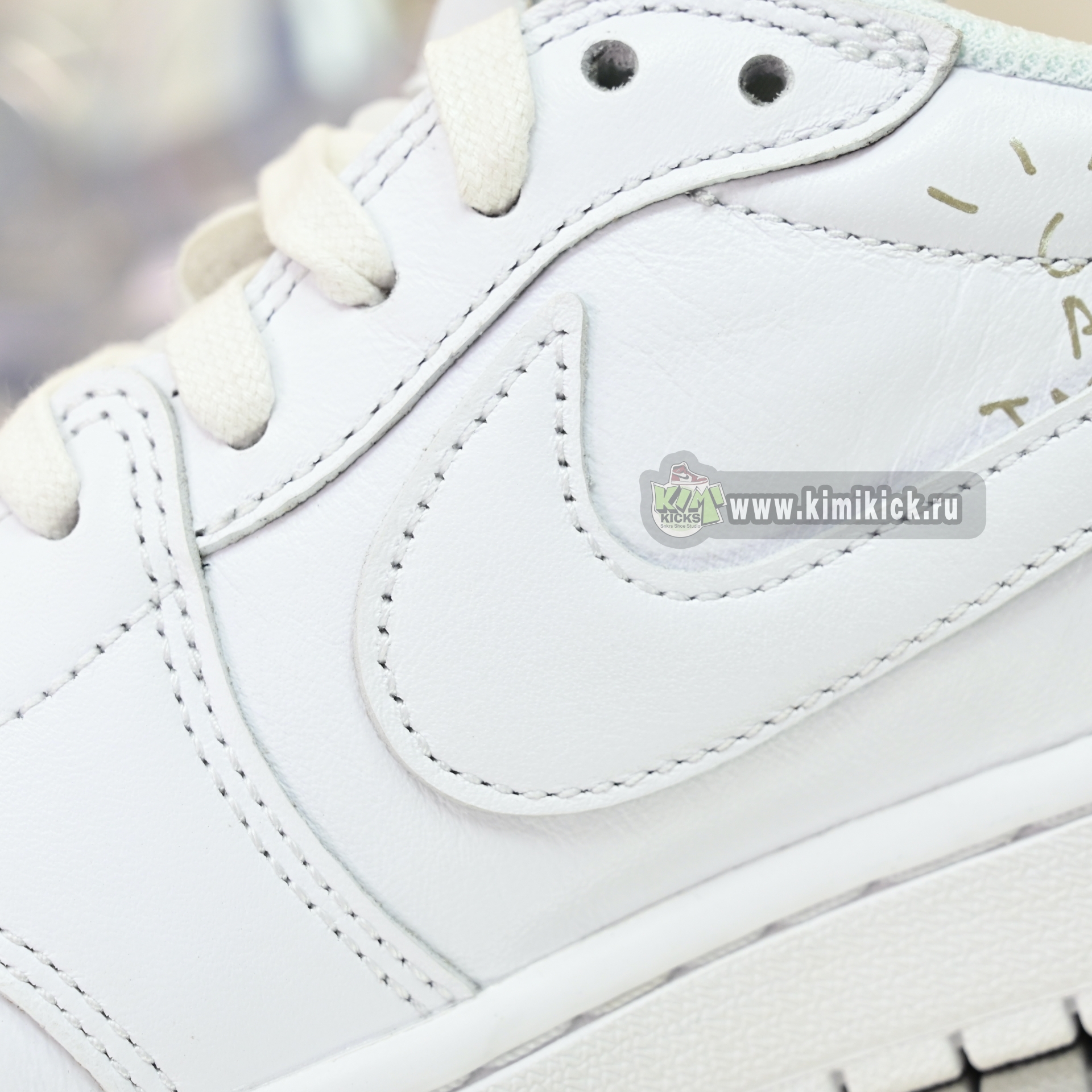 Travis Scott  x Air Jordan 1 TD1228-111