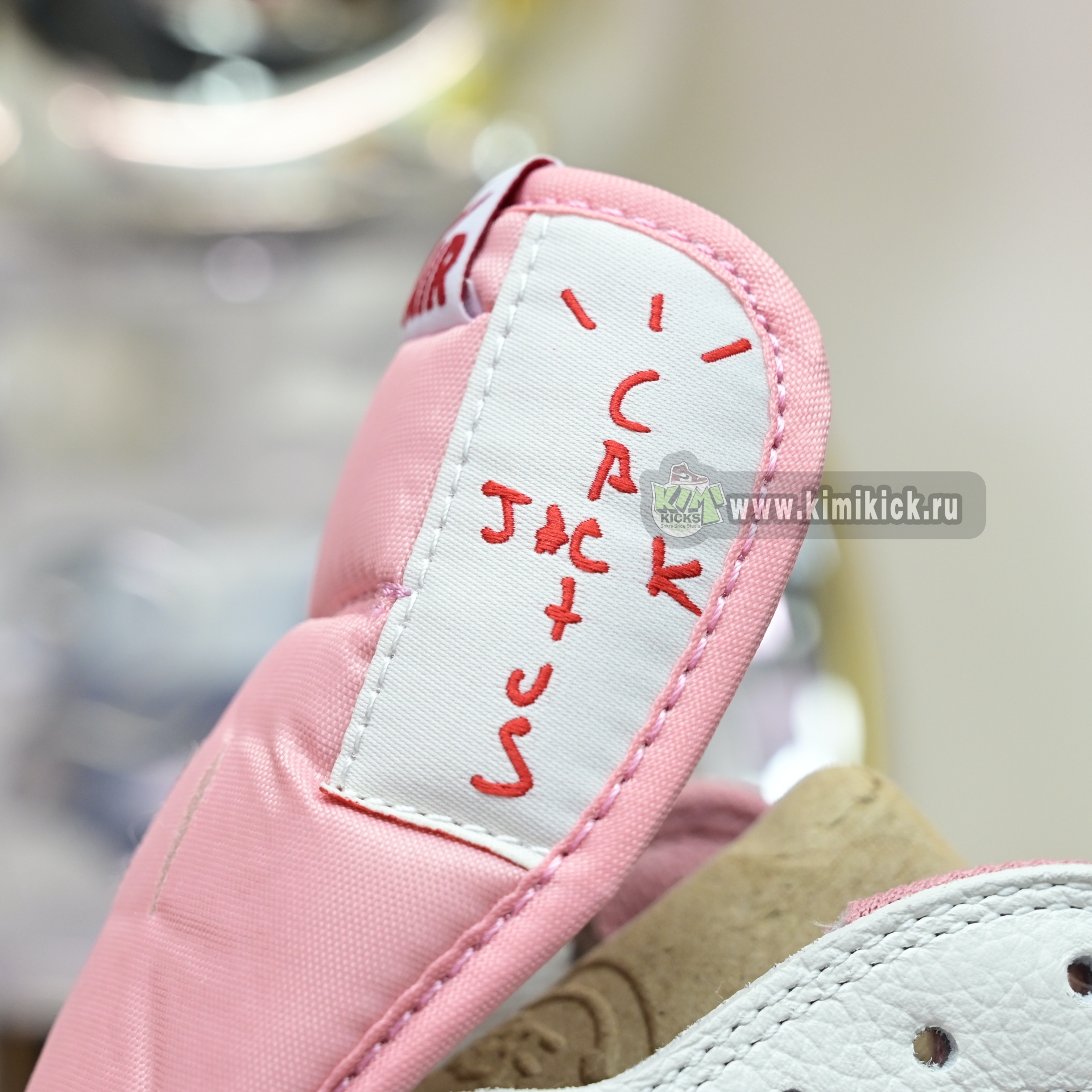 Travis Scott x Air Jordan 1  Low DM7866-100