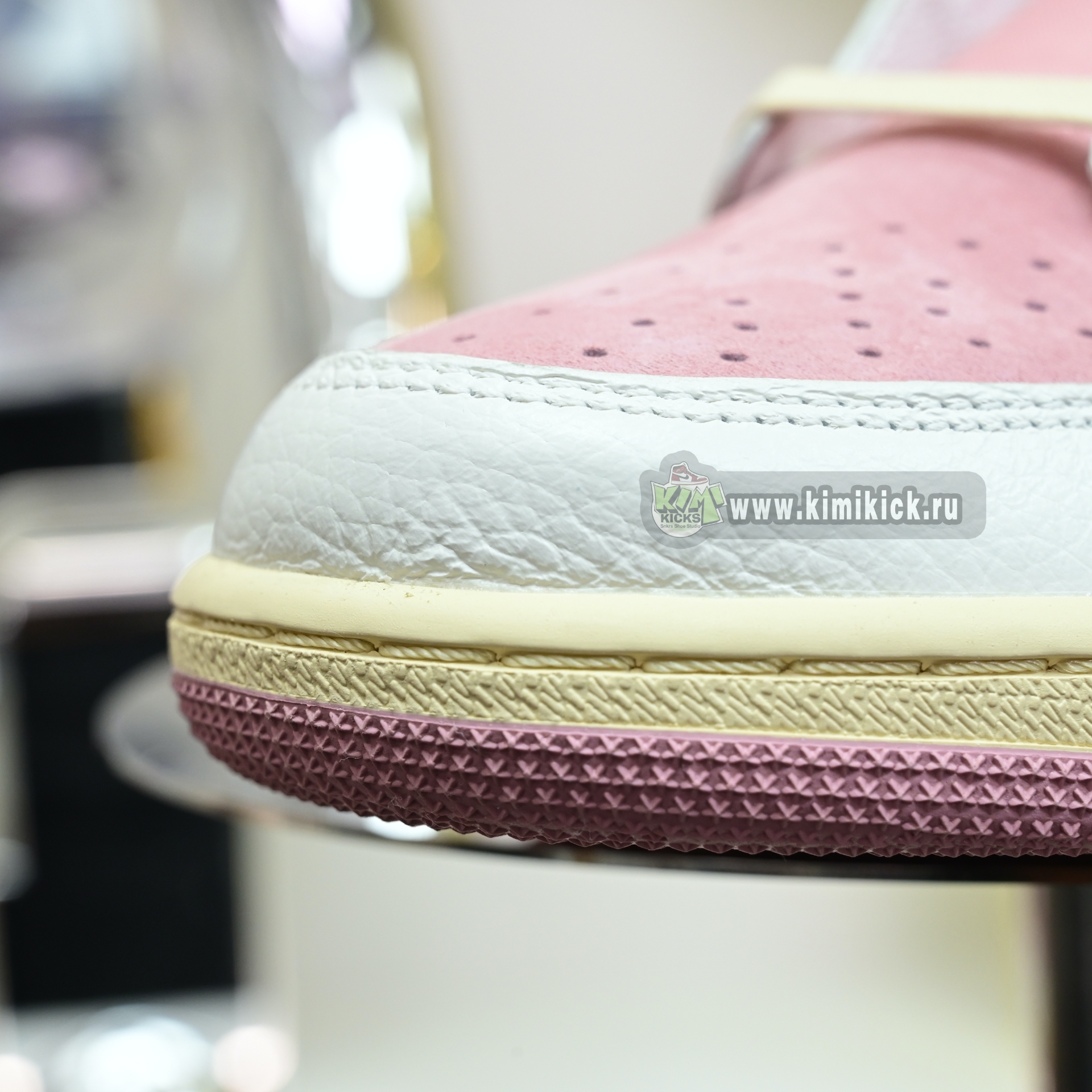 Travis Scott x Air Jordan 1  Low DM7866-100