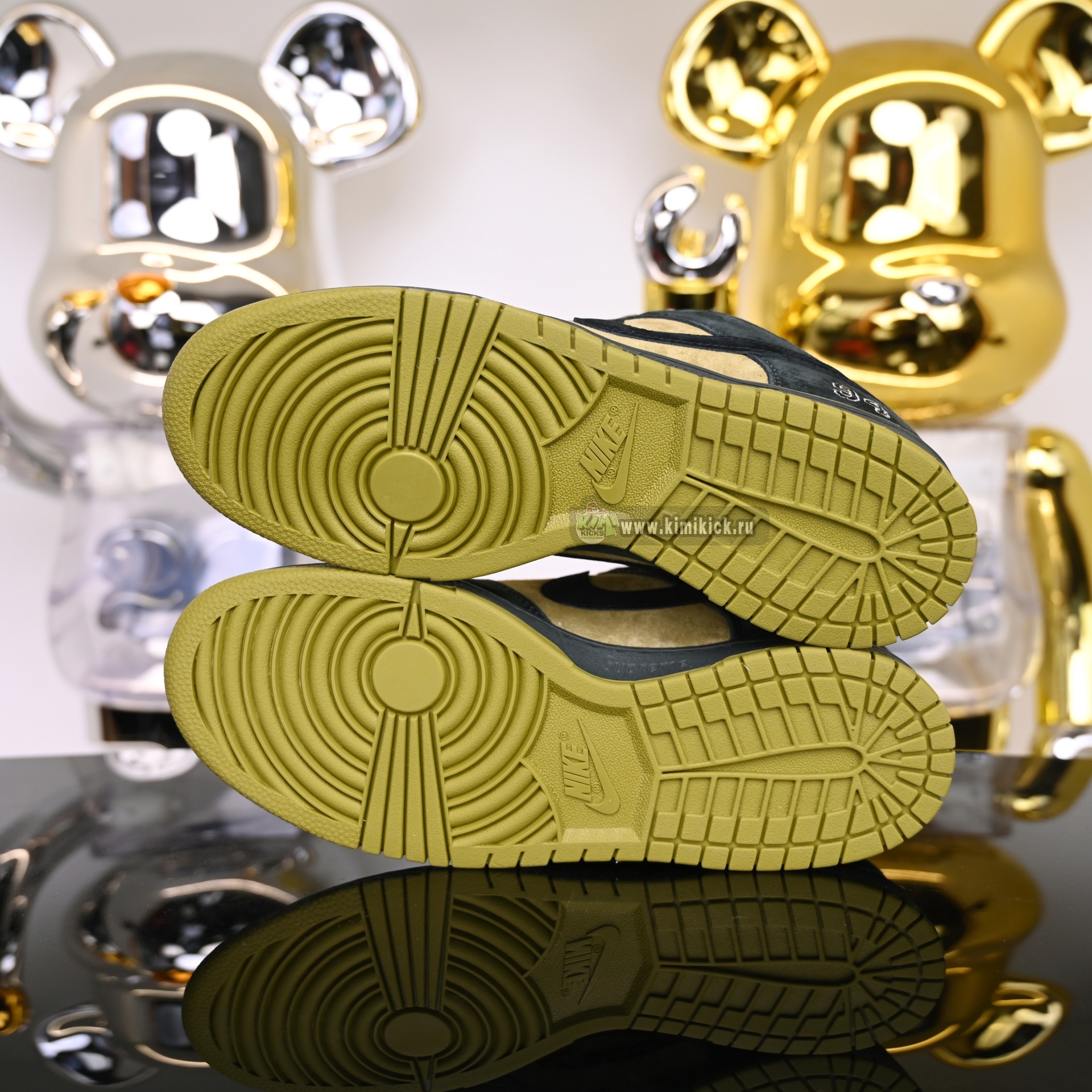 Supreme x Nike Dunk SB Dunk Low HQ8487-300