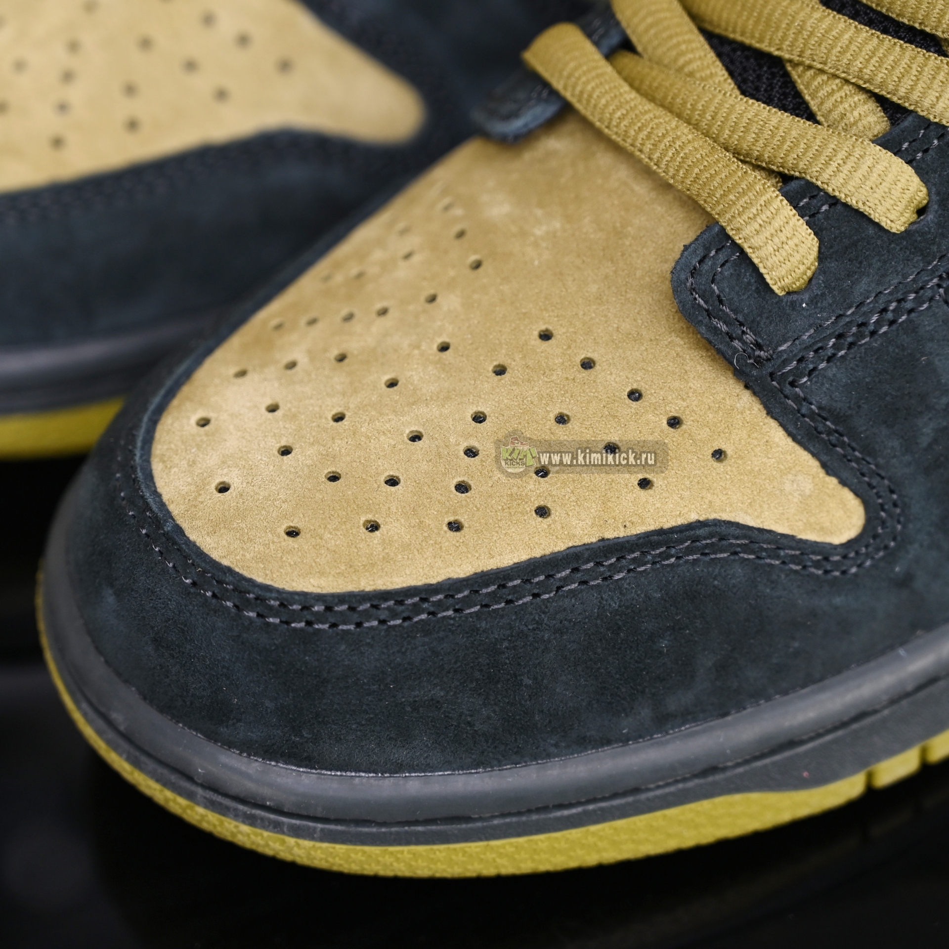 Supreme x Nike Dunk SB Dunk Low HQ8487-300