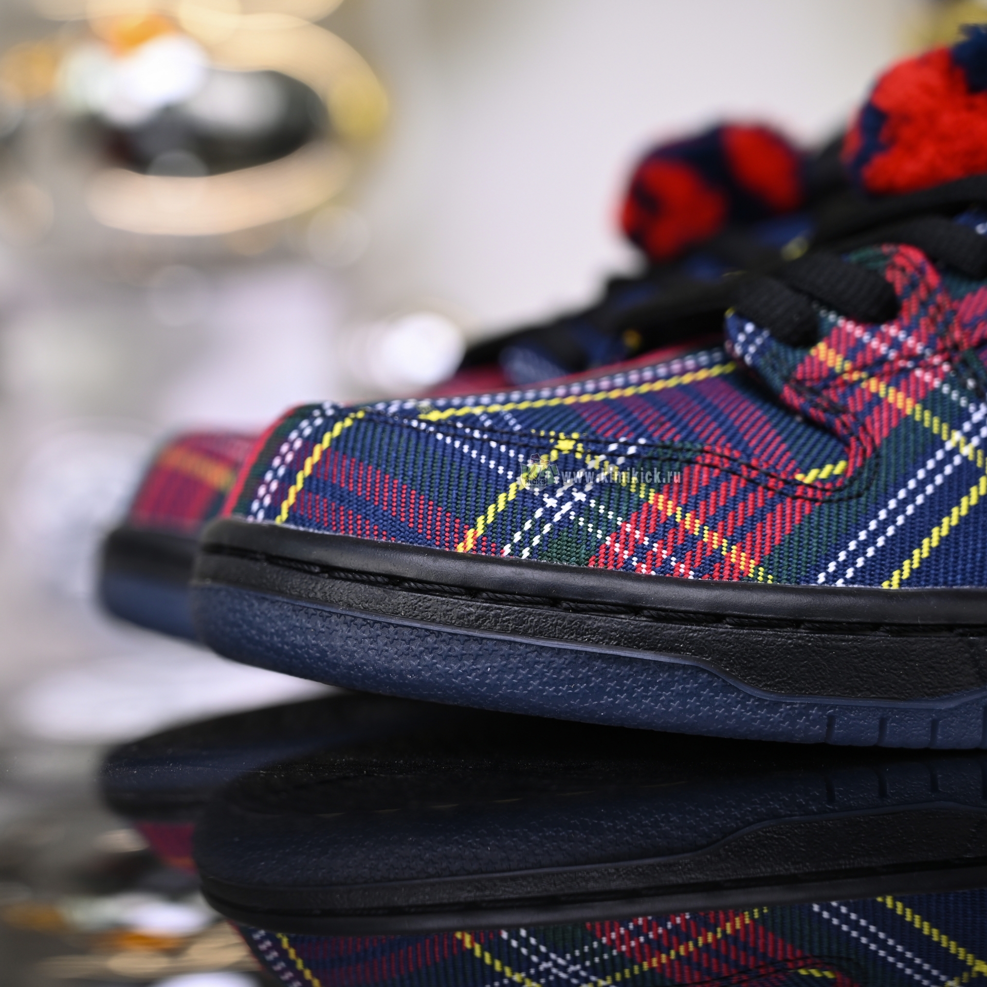 Nardwuar x Nike SB Dunk Low  II1493-600