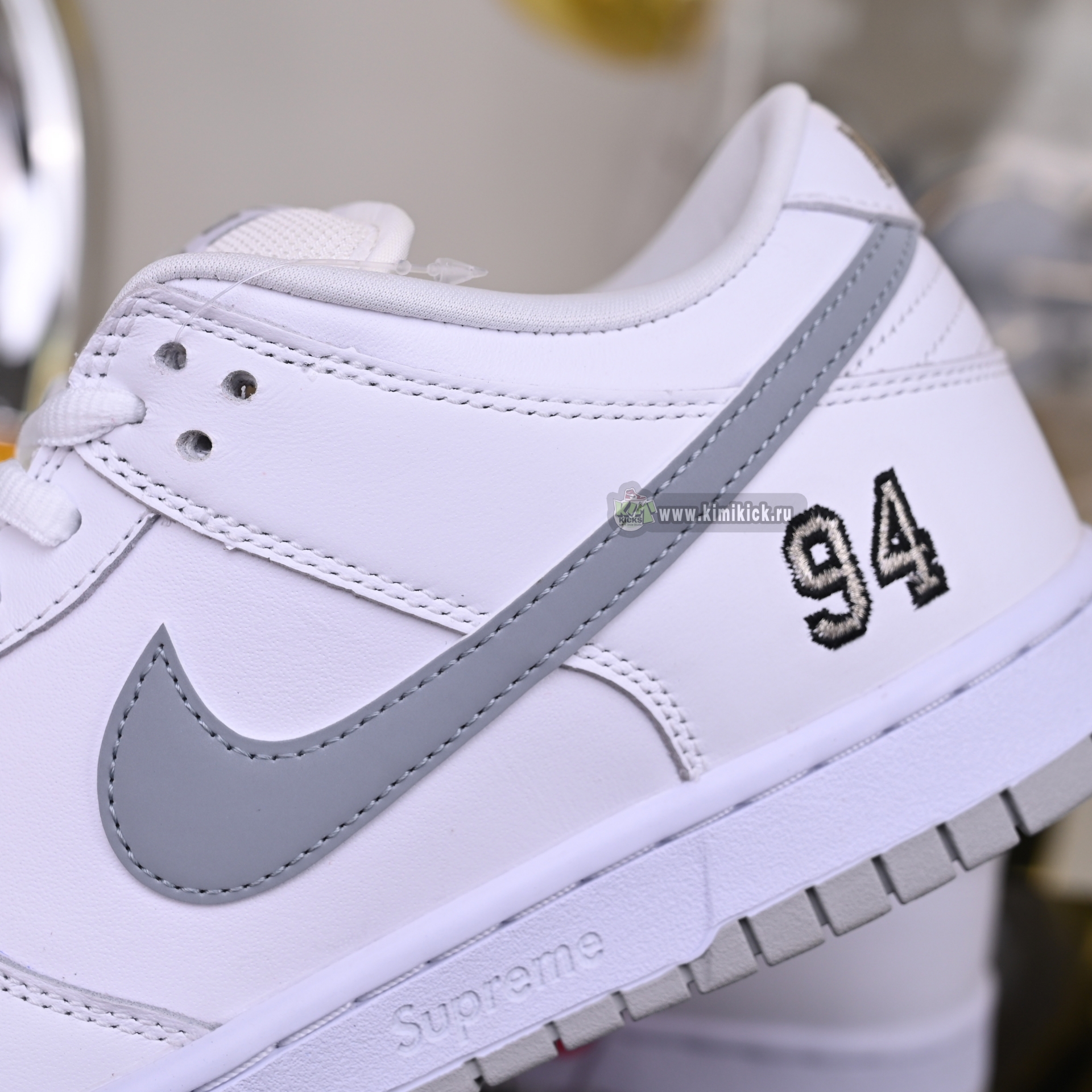 Supreme x Nike Dunk SB Low HQ8487-100