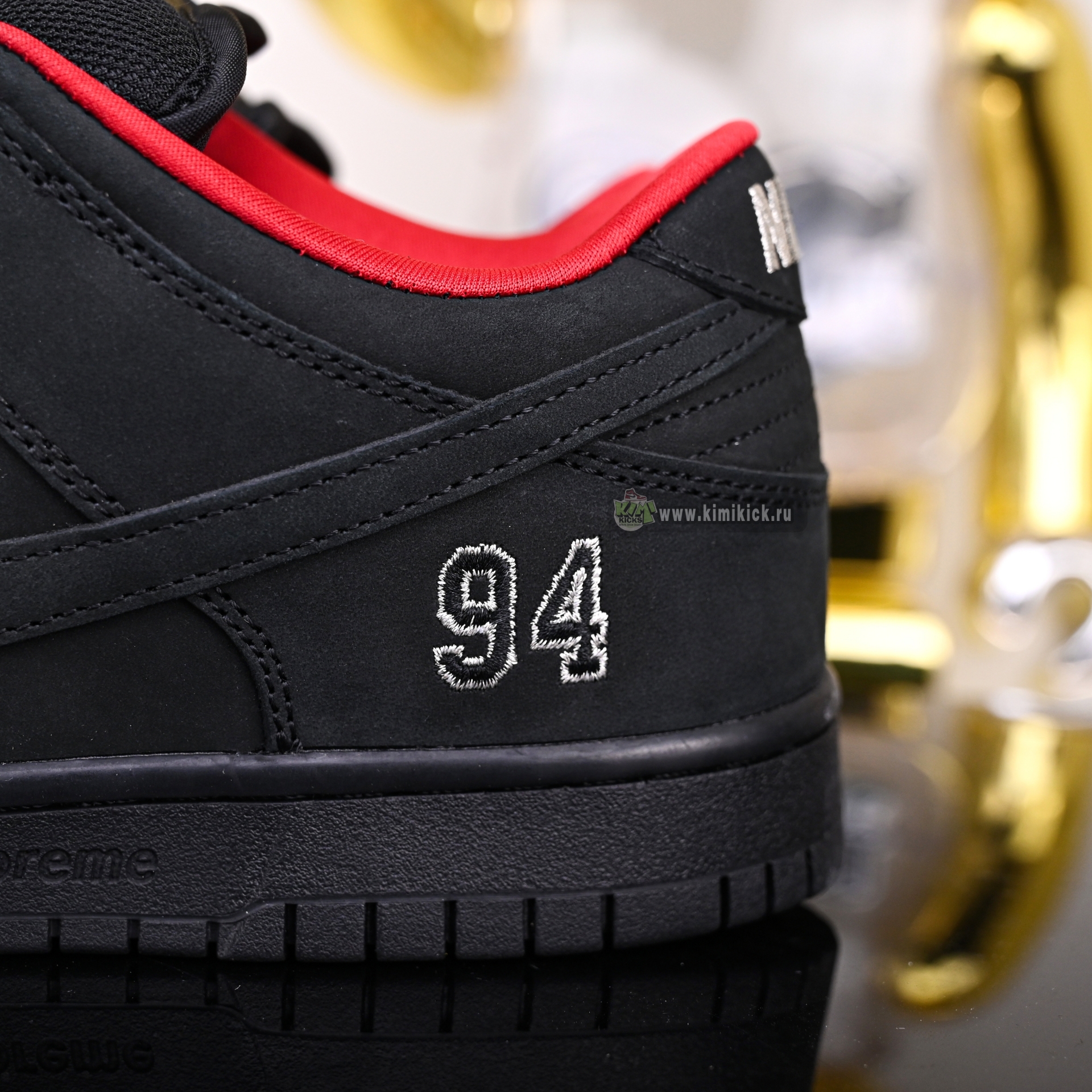 Supreme x Nike Dunk SB Low  HQ8487-001