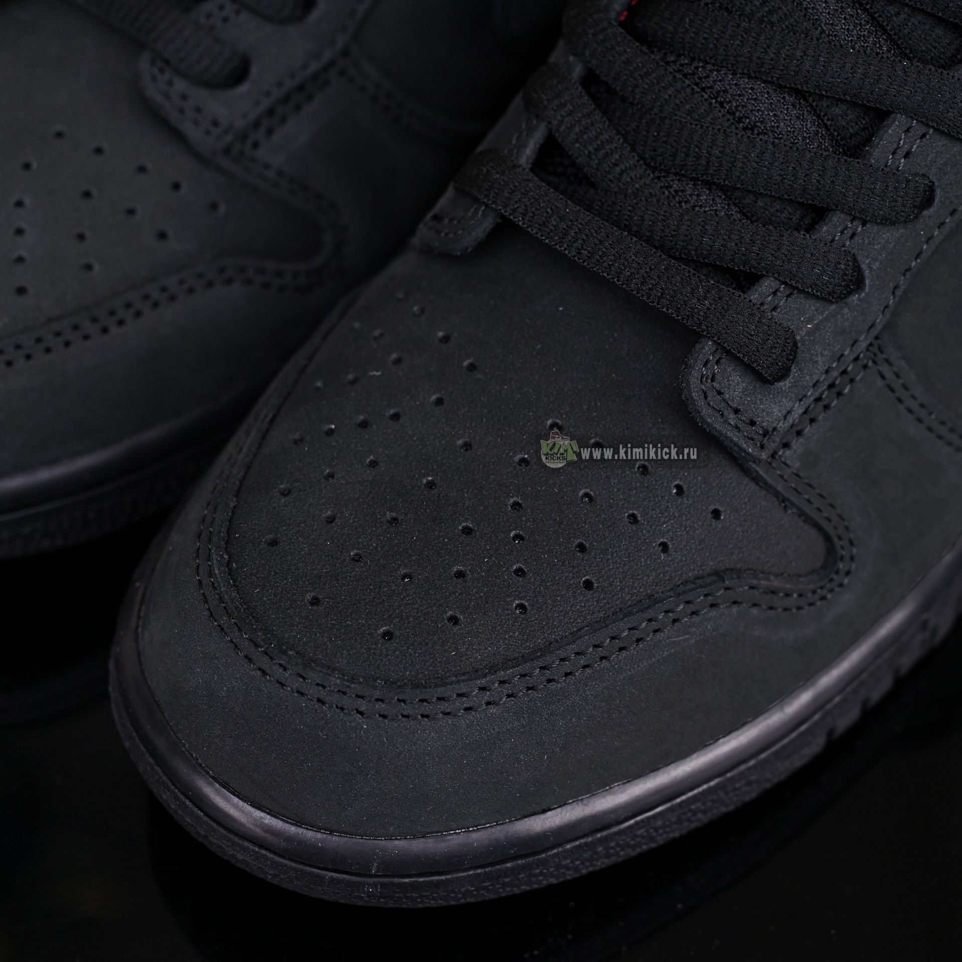 Supreme x Nike Dunk SB Low  HQ8487-001