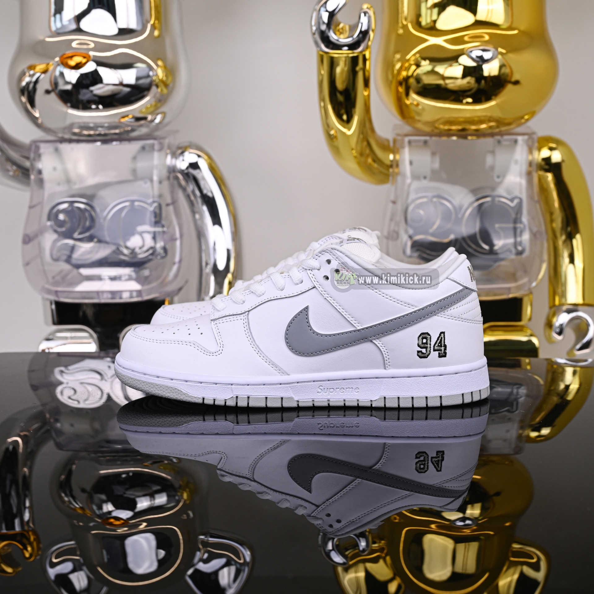 Supreme x Nike Dunk SB Low HQ8487-100