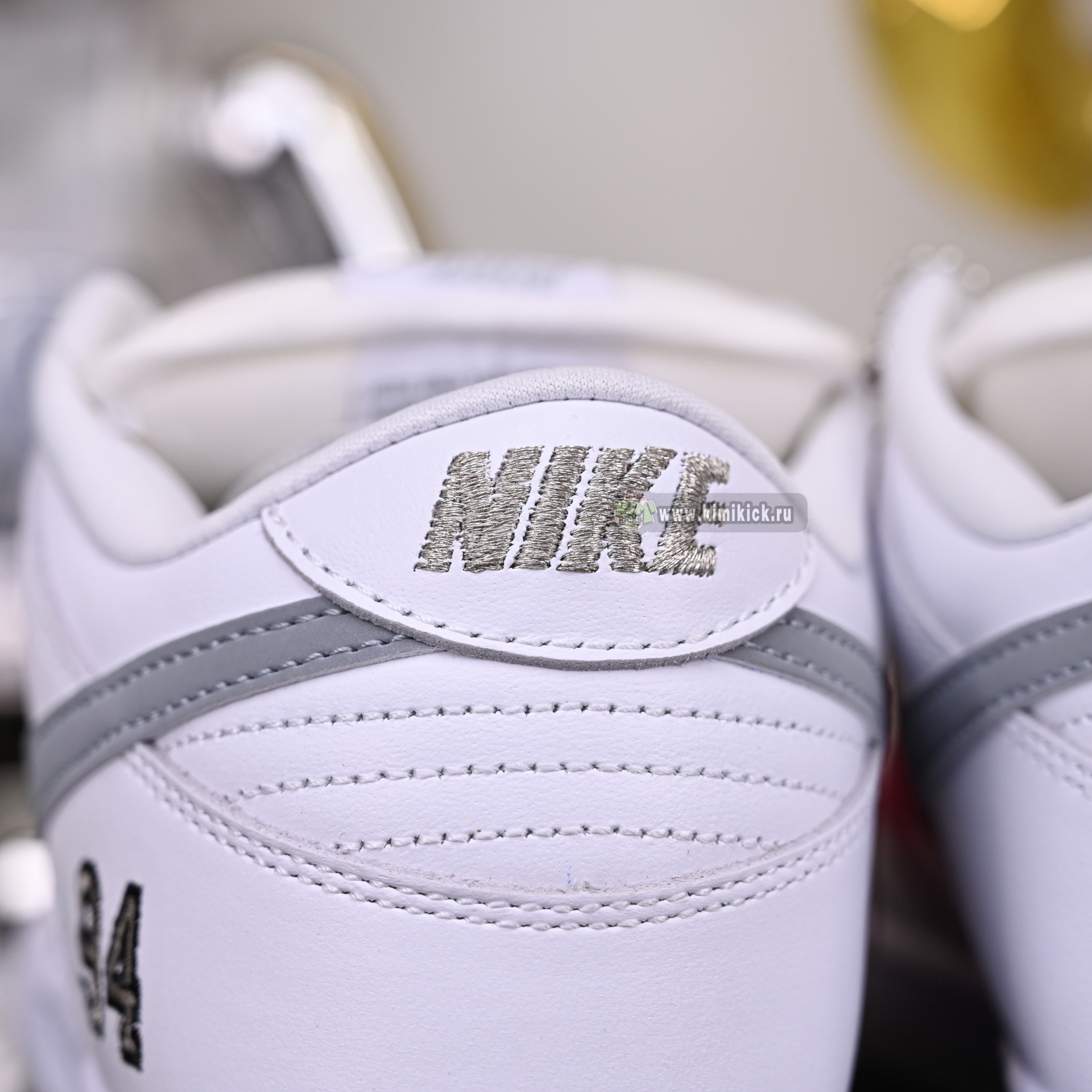 Supreme x Nike Dunk SB Low HQ8487-100