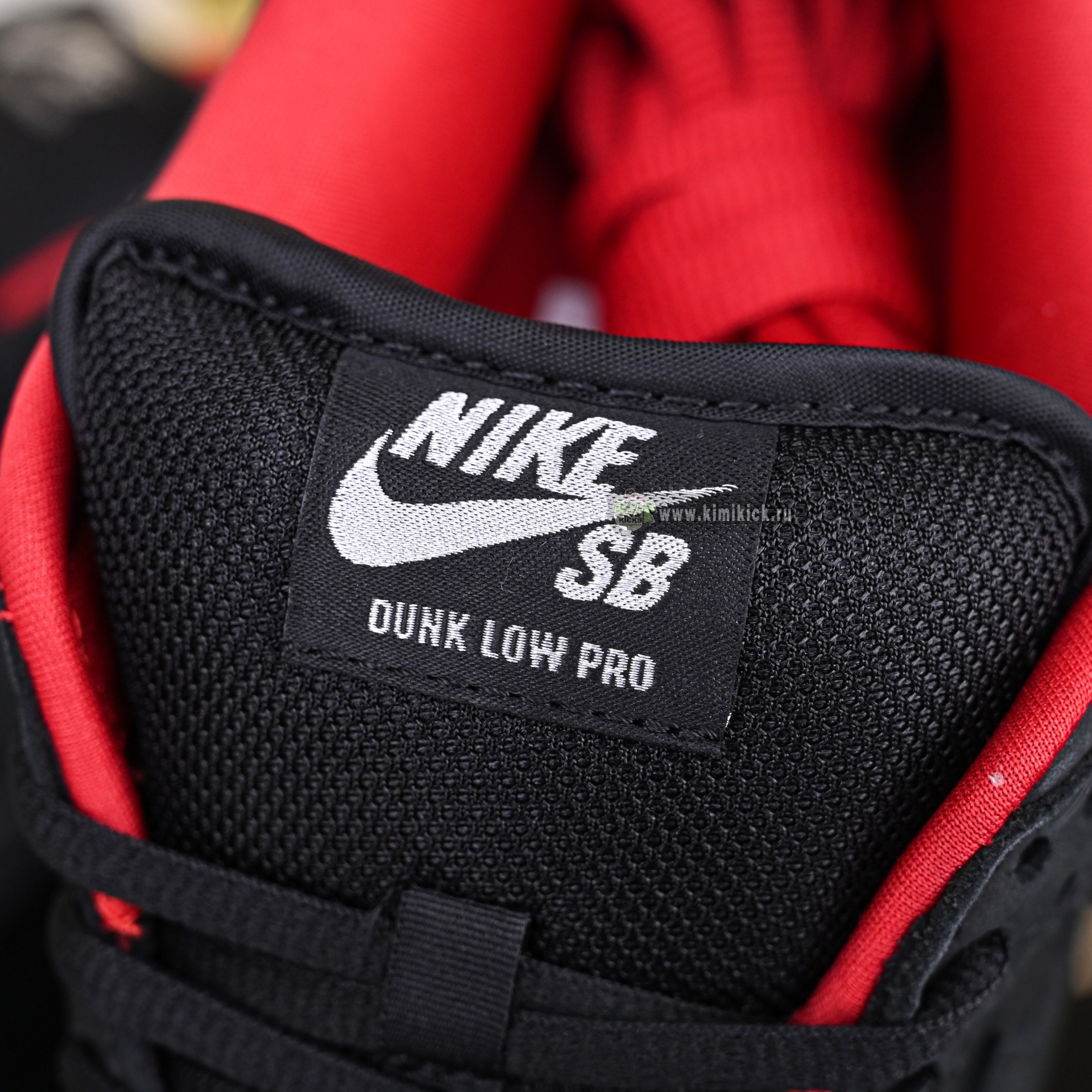 Supreme x Nike Dunk SB Low  HQ8487-001