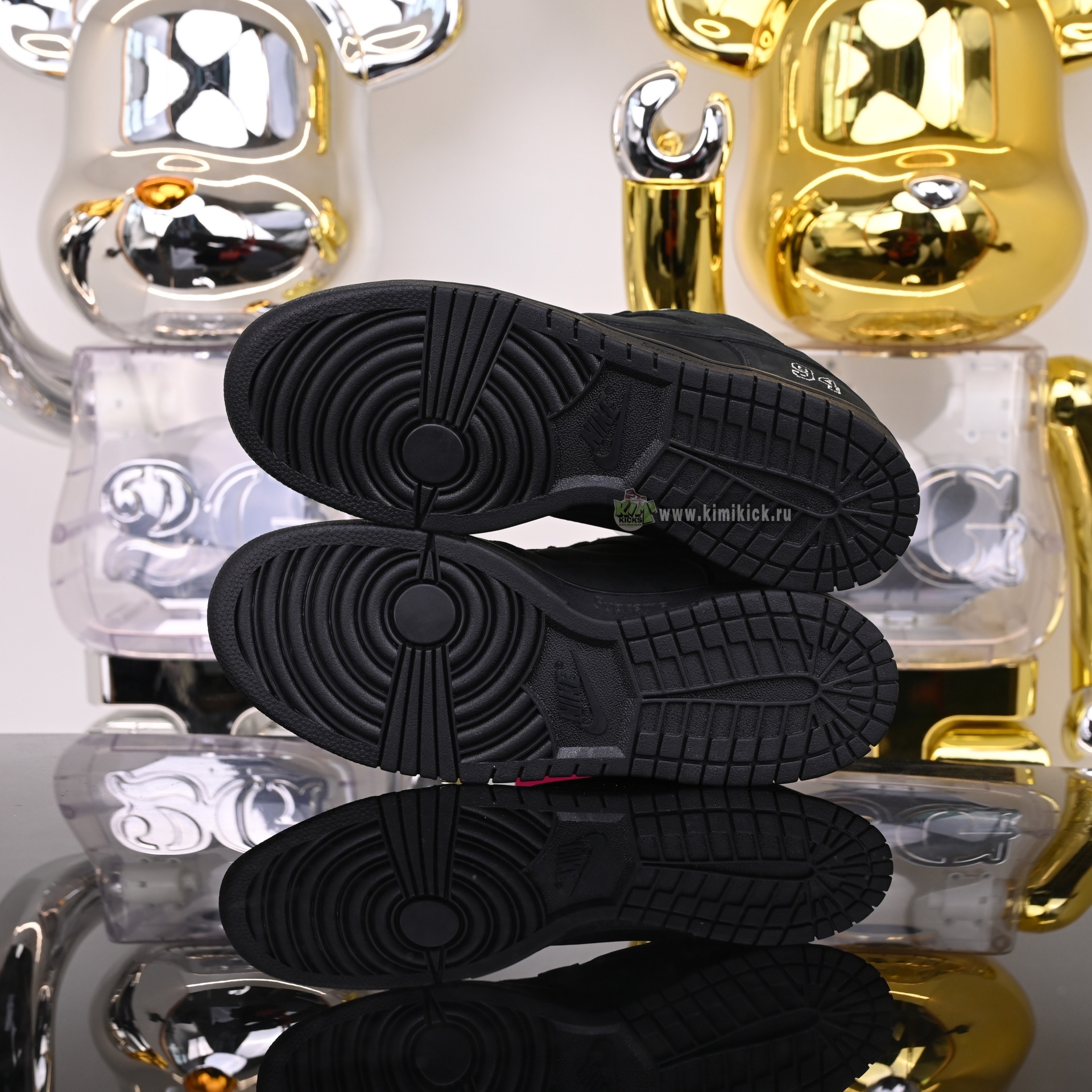 Supreme x Nike Dunk SB Low  HQ8487-001