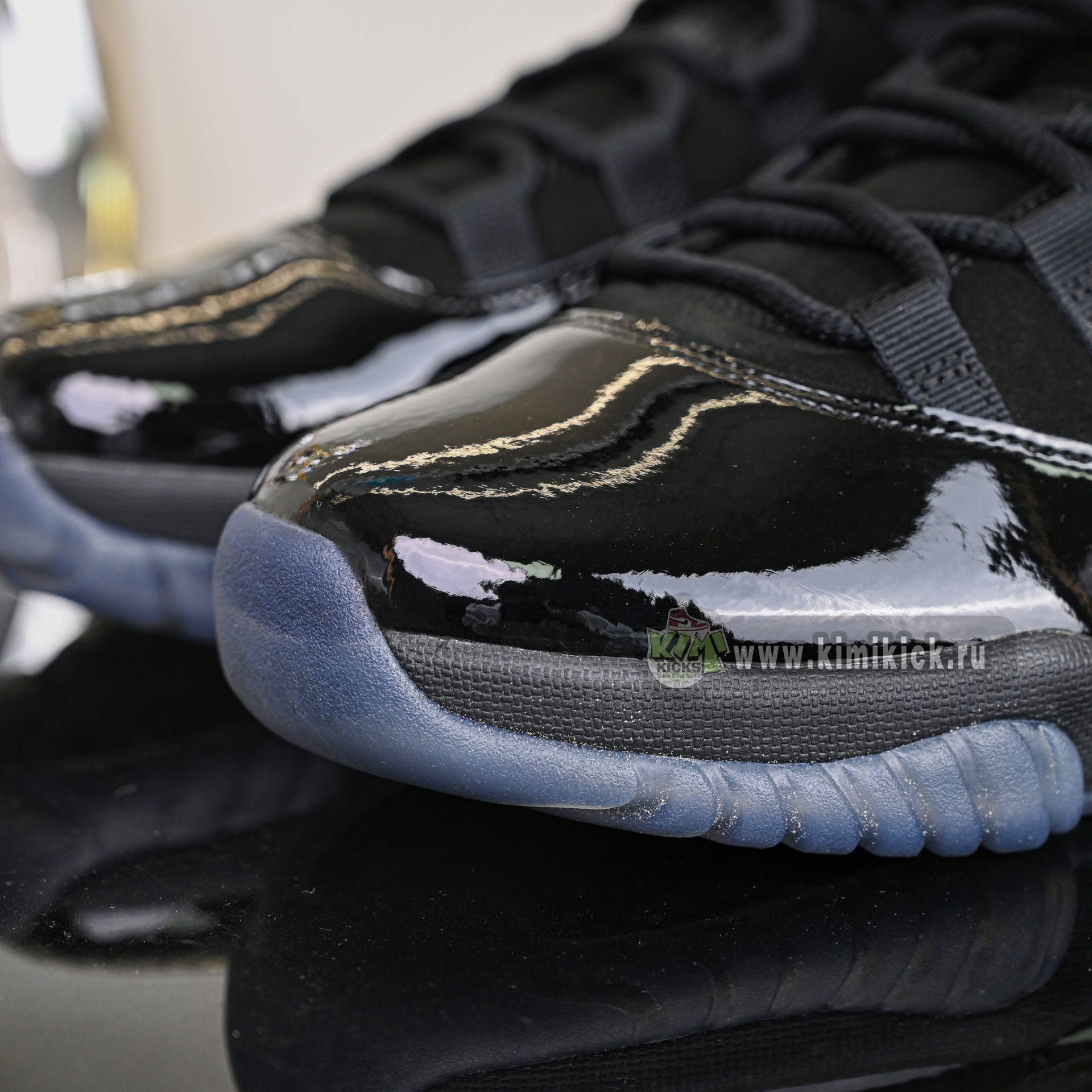 Air Jordan 11 retro cap and gown  378037-005