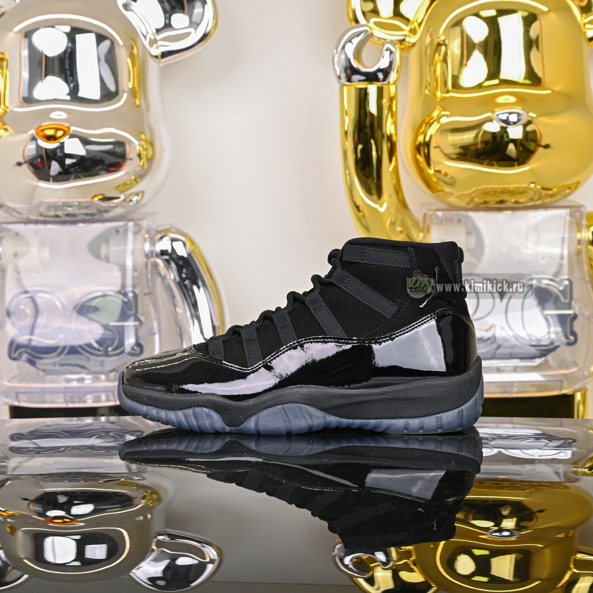 Air Jordan 11 retro cap and gown  378037-005