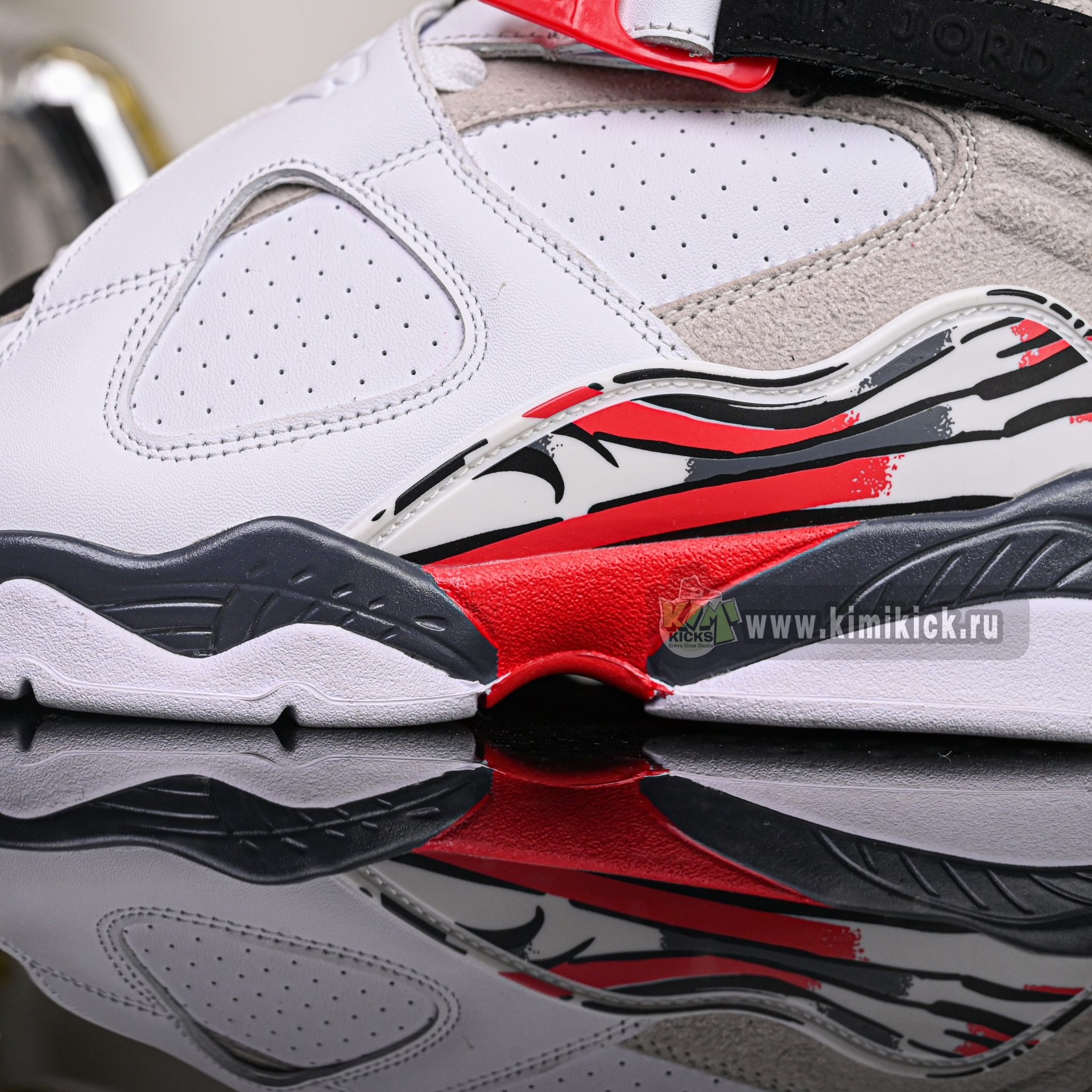 Air Jordan8“Bugs Bunny”2025   305381-100