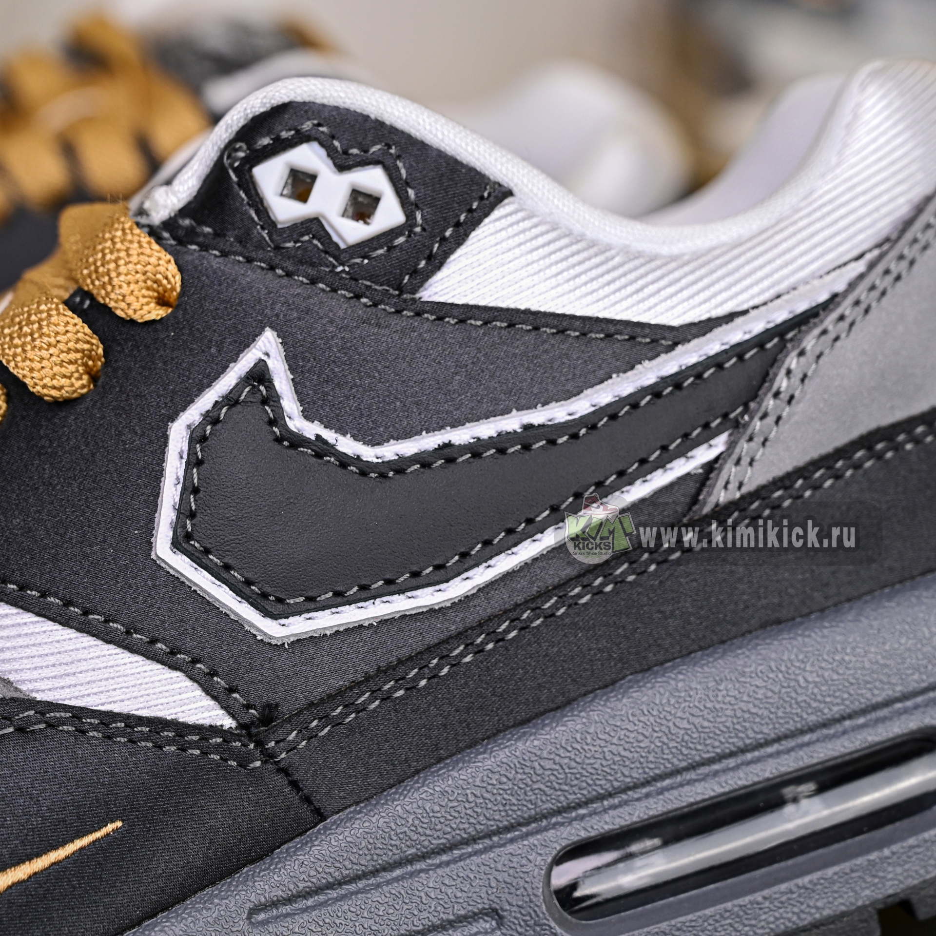 SWOOSH x Nike Air Max 1