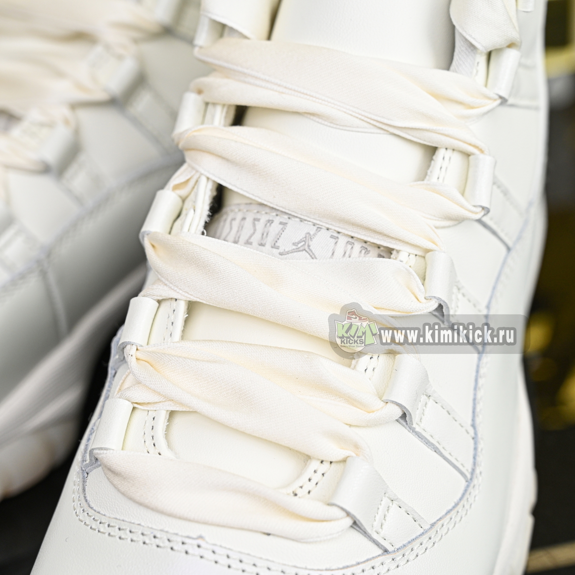 Air Jordan 11 RETRO“Pearl” AR0715-110
