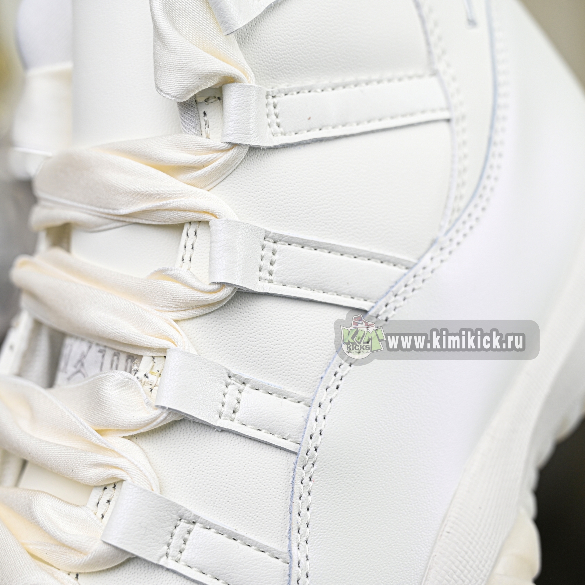 Air Jordan 11 RETRO“Pearl” AR0715-110