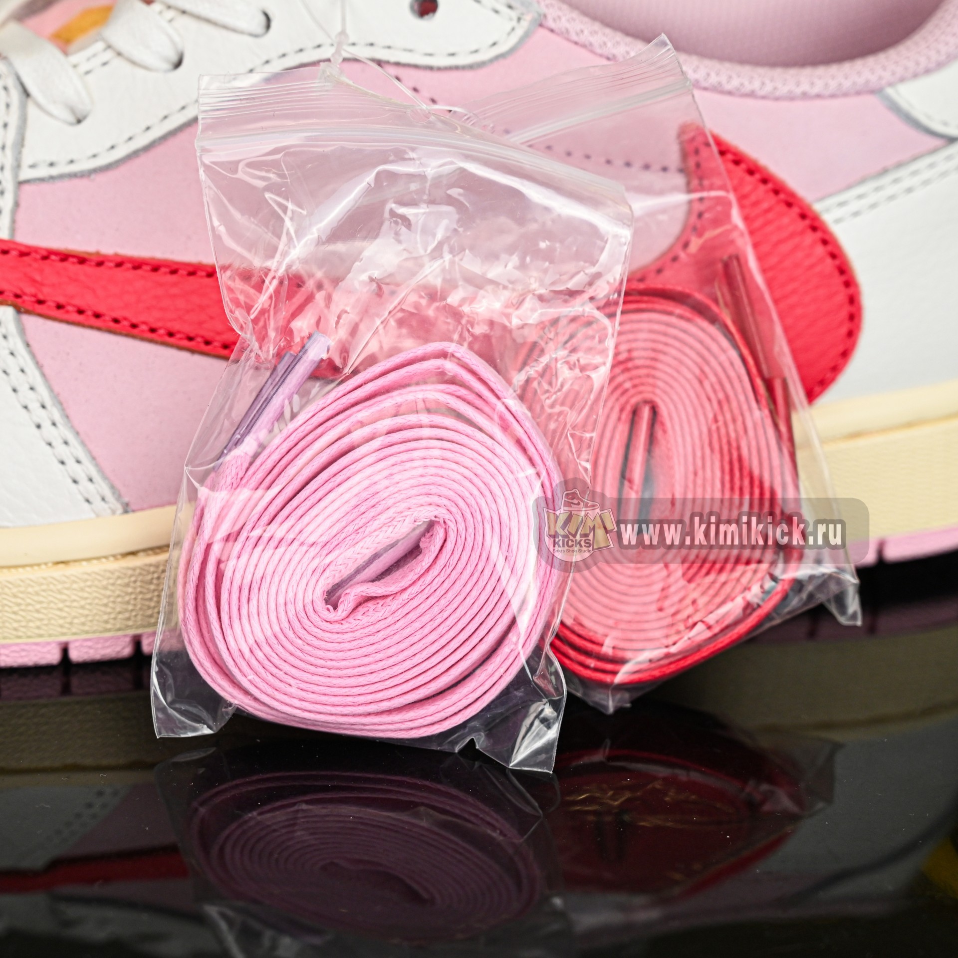 Travis Scott x  Air Jordan 1 Low OG IQ7604-101