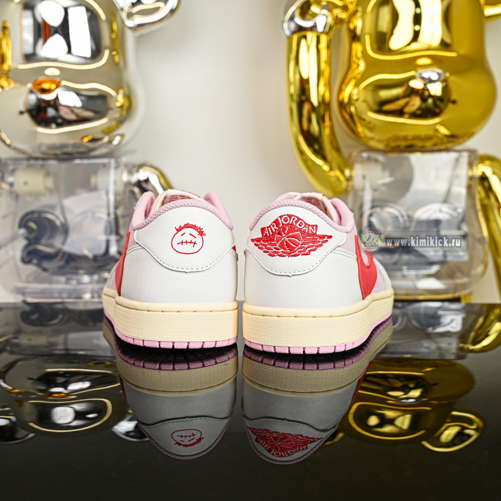 Travis Scott x  Air Jordan 1 Low OG IQ7604-101