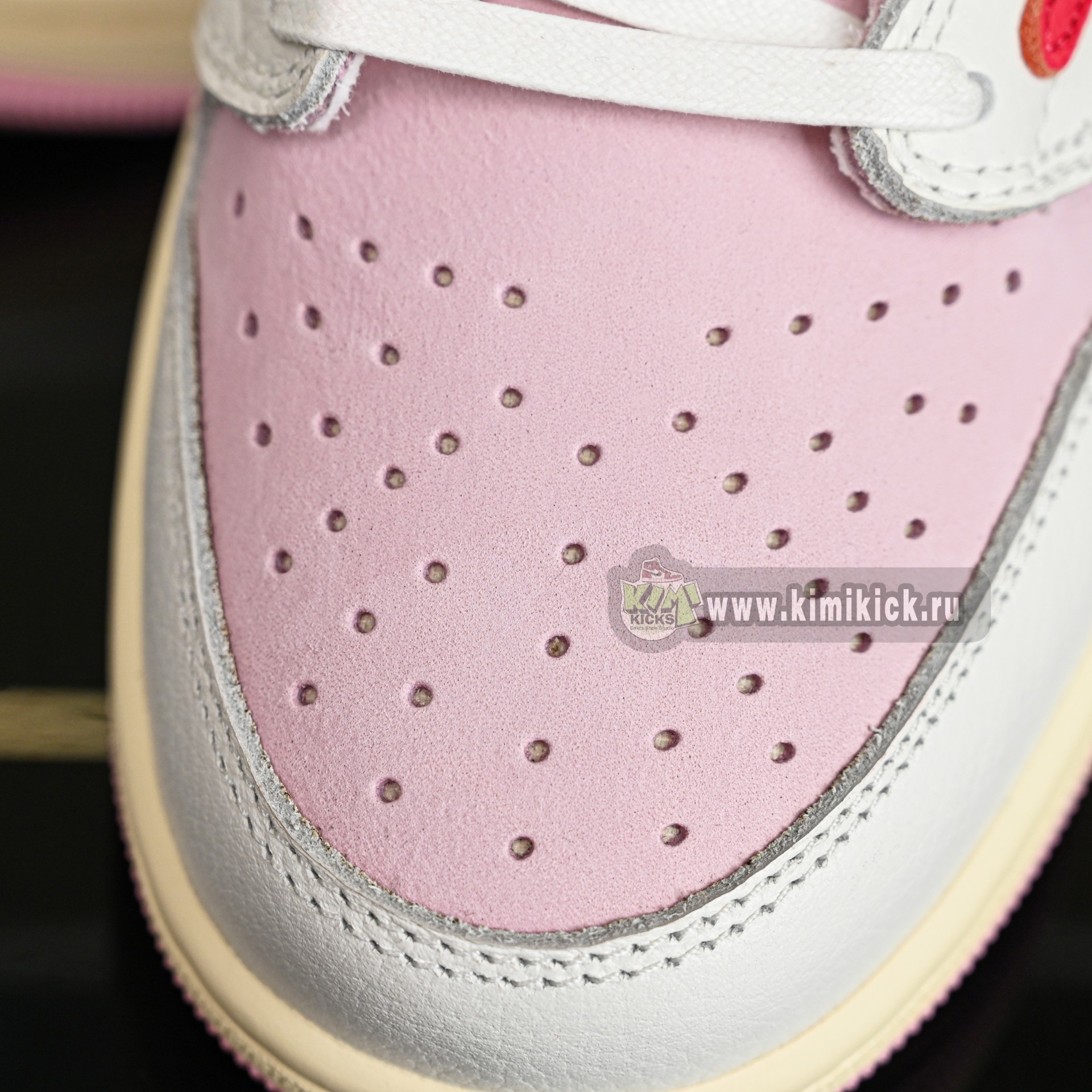 Travis Scott x  Air Jordan 1 Low OG IQ7604-101