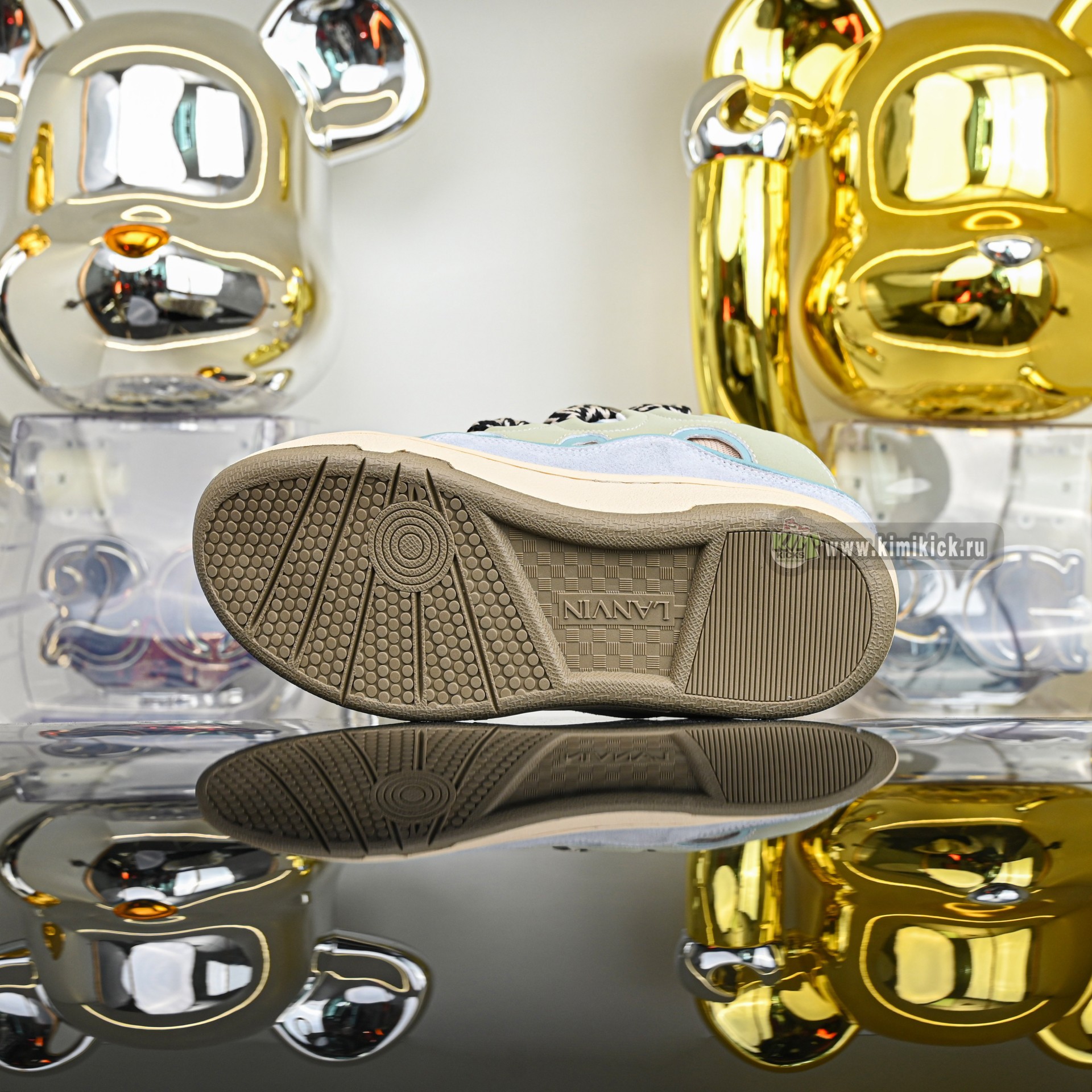 Lanvin  Curb