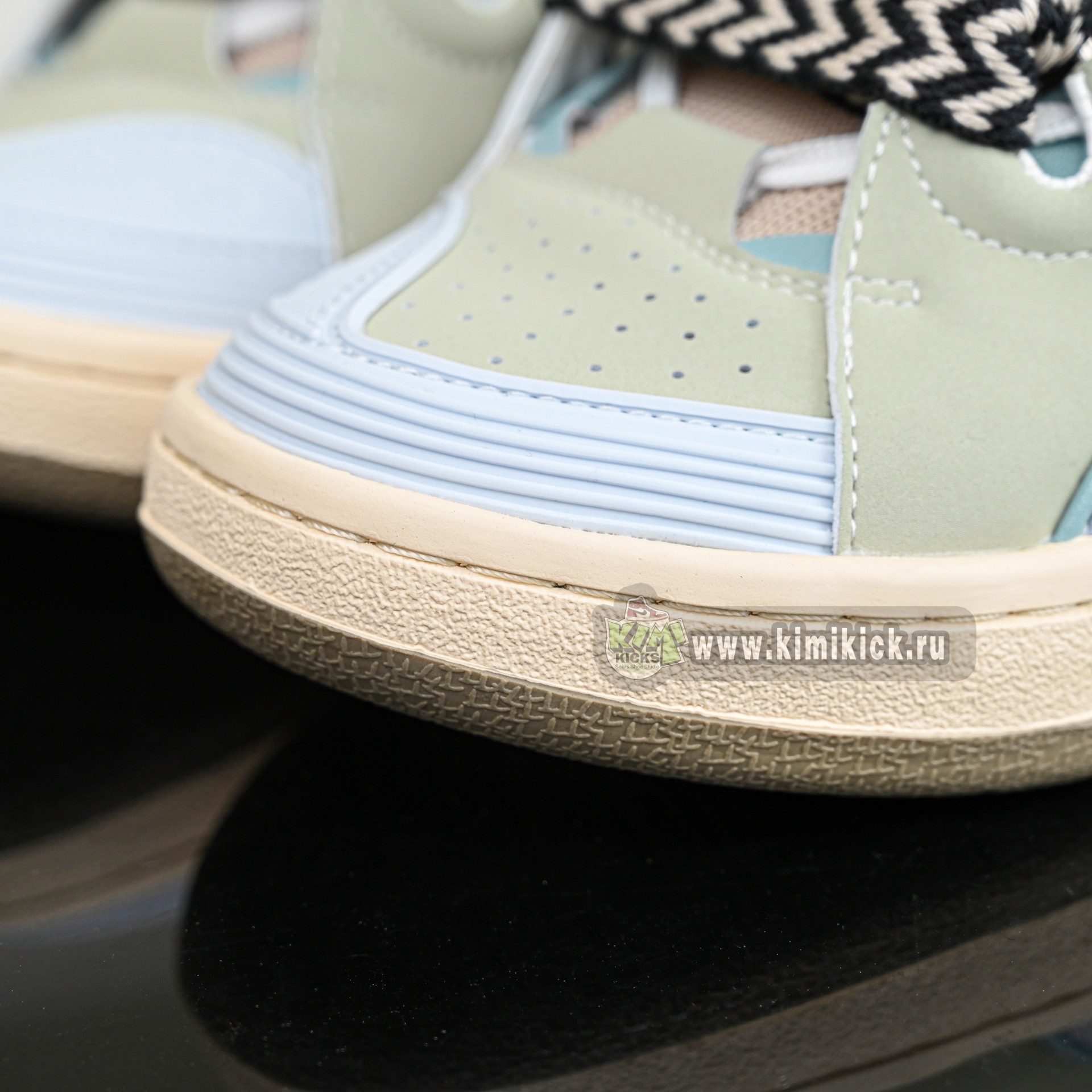 Lanvin  Curb